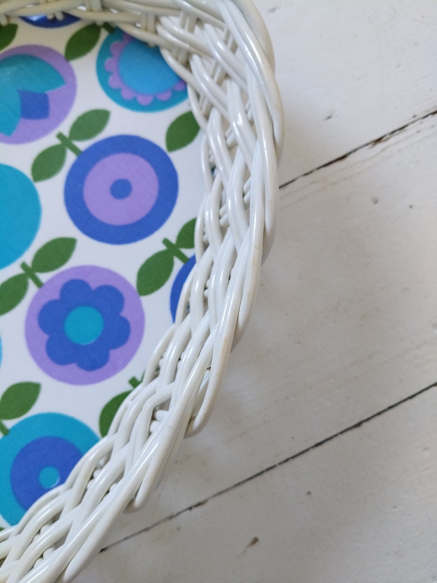 Corbeille vintage flower power en formica et scoubidou