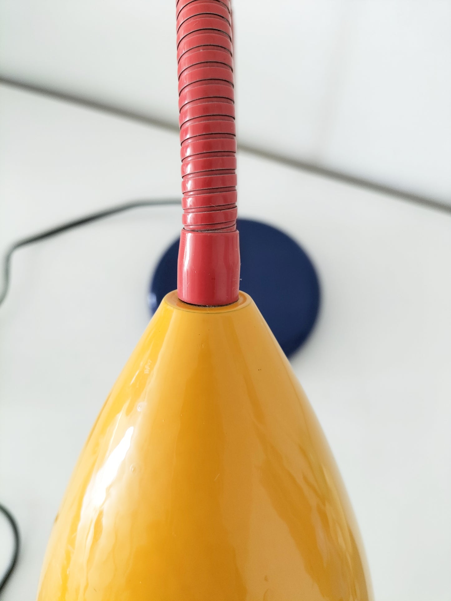 Lampe de table métallique 80's esprit Memphis Style