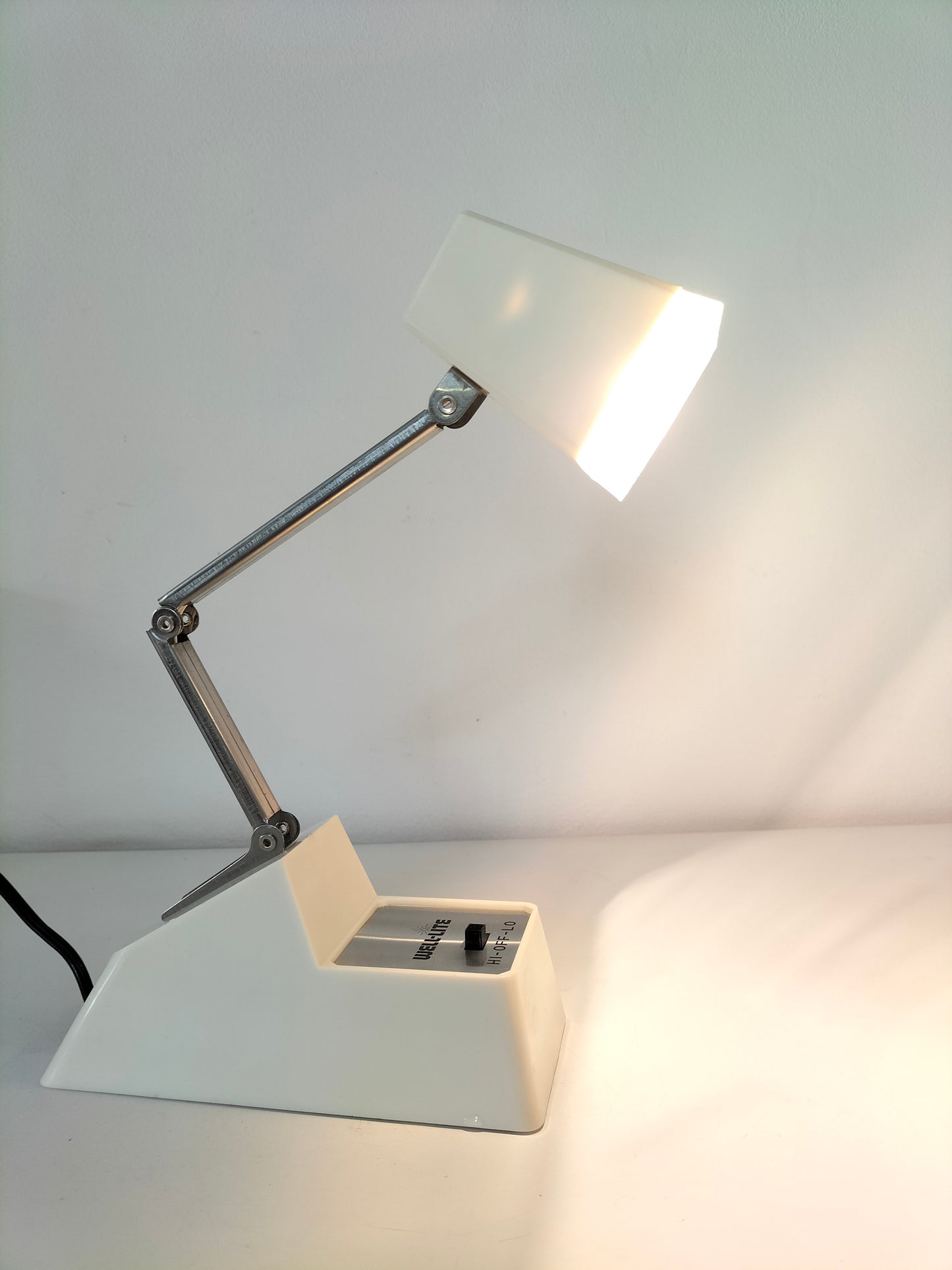 Lampe de table ou murale Well-Lite made in Hong-Kong