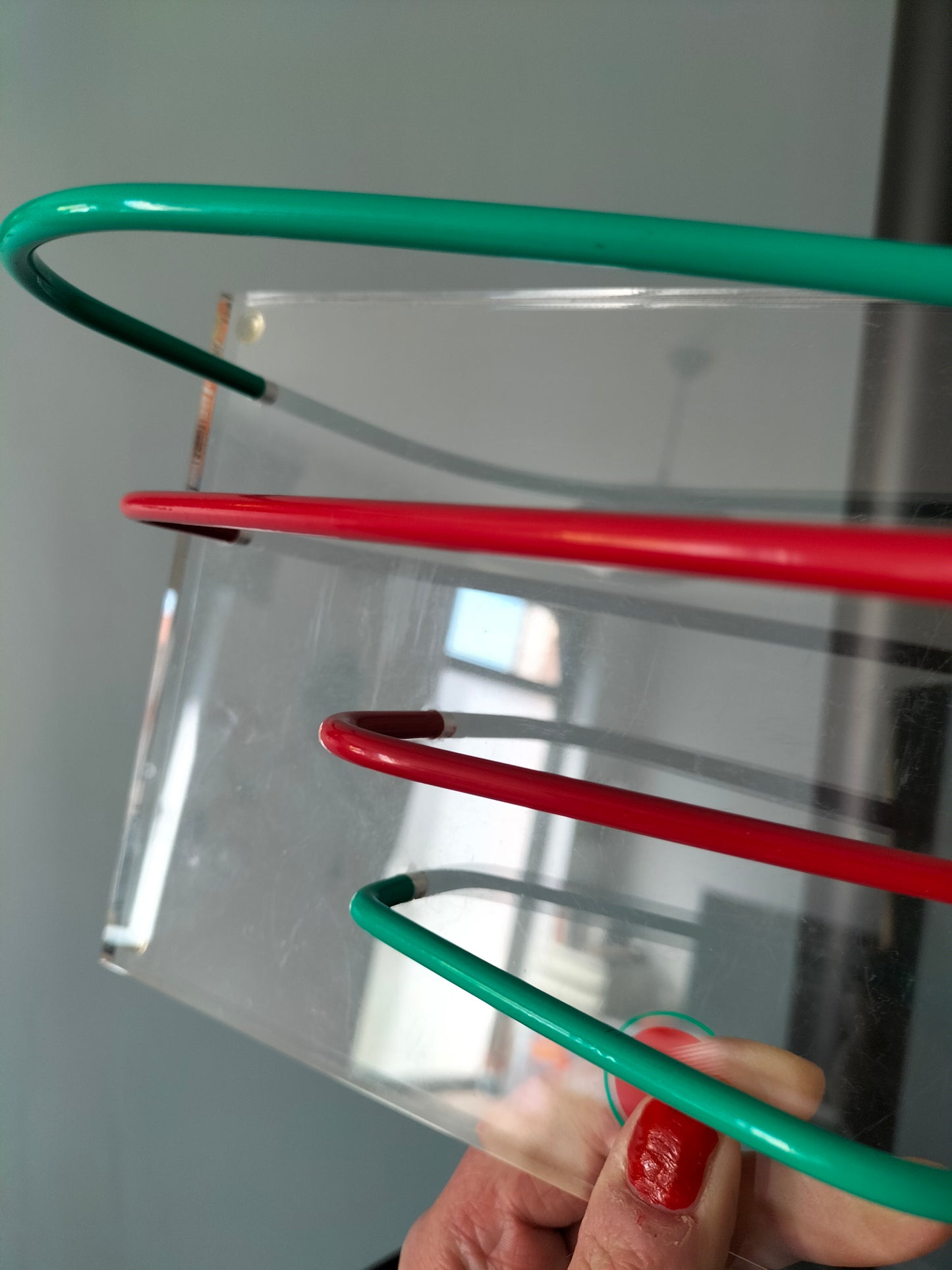 Range-courrier en plexi et métal