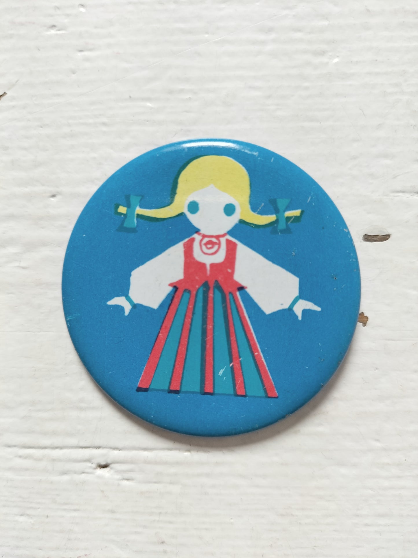 Ancien badge métallique 70's (ou magnet) Norma made in URSS (Estonie) à l'unité