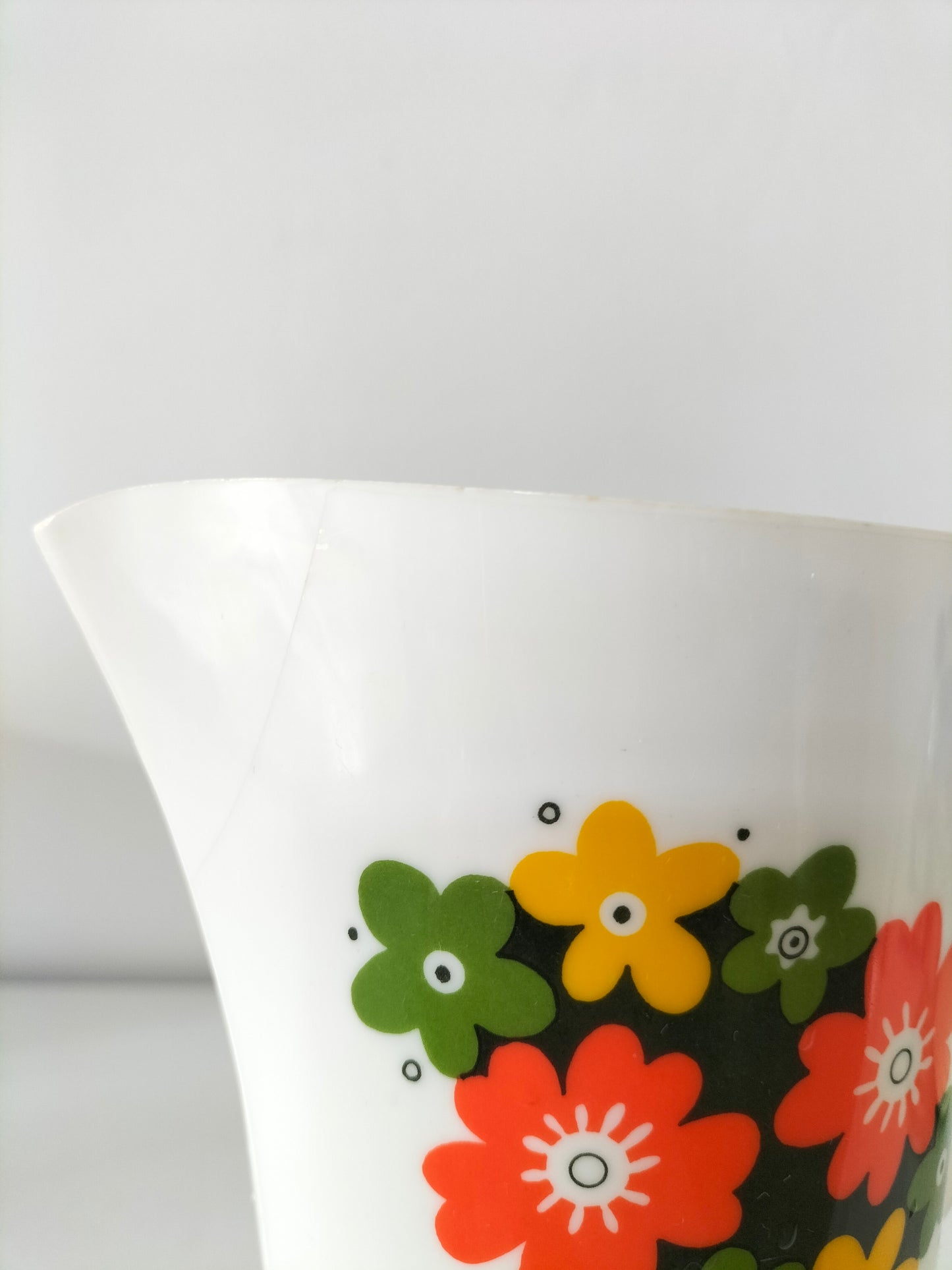 Carafe vintage en plastique