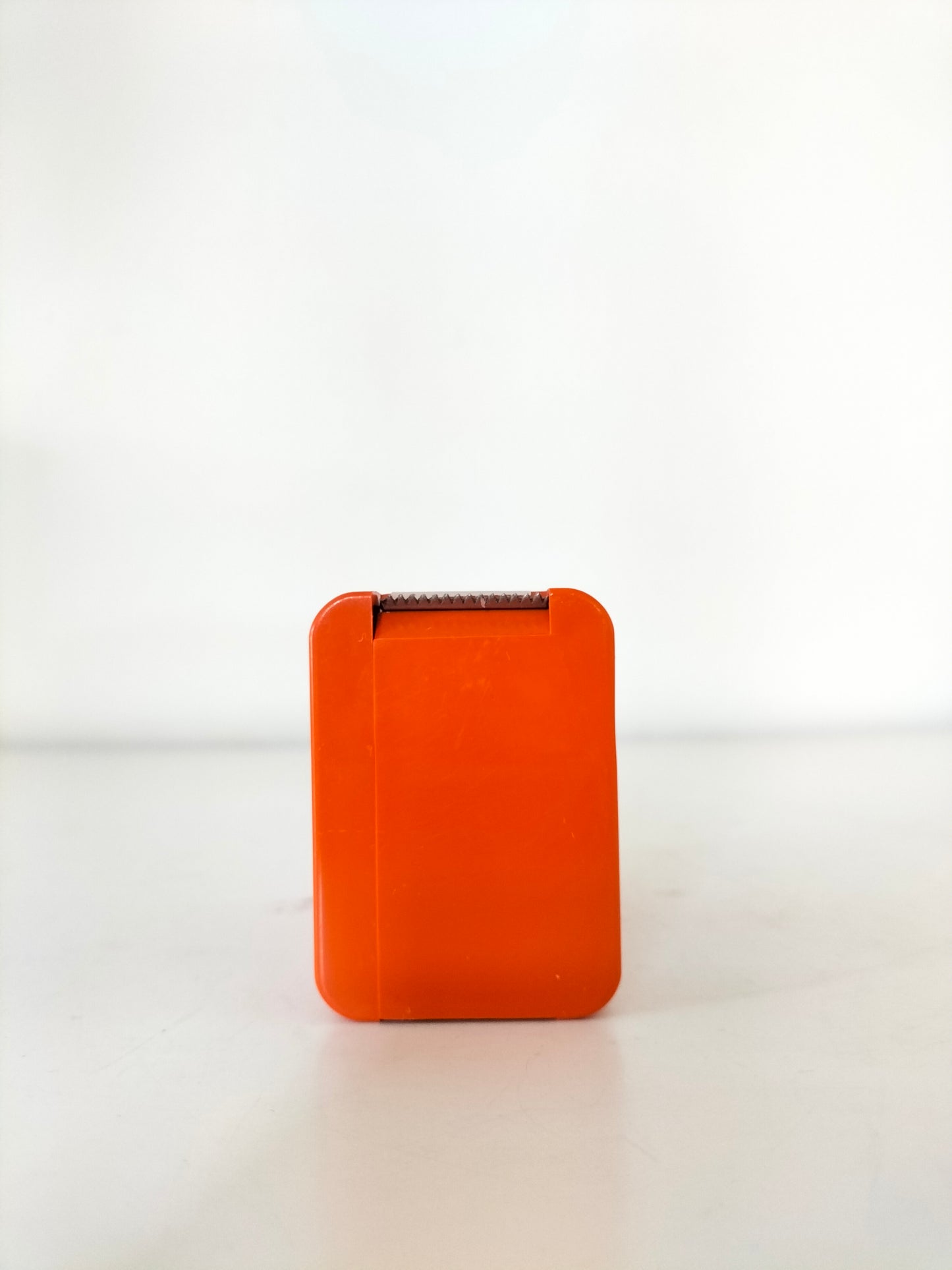 Dérouleur de papier collant en plastique orange