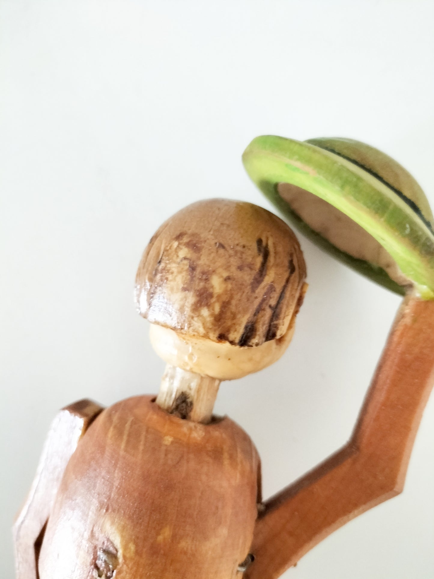 Ancien bouchon bonhomme tirant son chapeau en bois