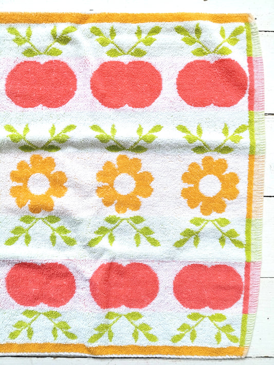 Essuie-mains en coton éponge décor pommes et fleurs - cetaitmieuxavant