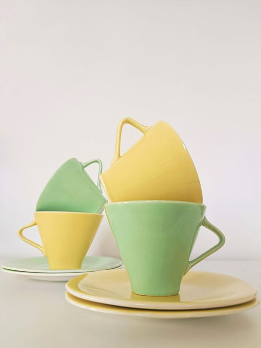 4 tasses + 4 sous-tasses Boch Pastel