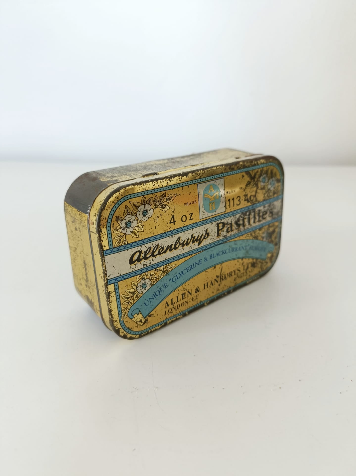 Boite métallique pharmaceutique vintage