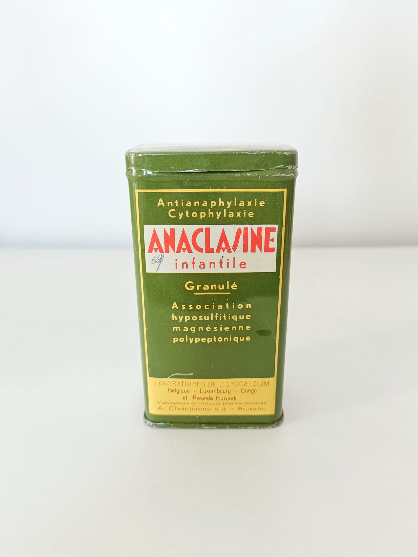 Boite métallique pharmaceutique vintage