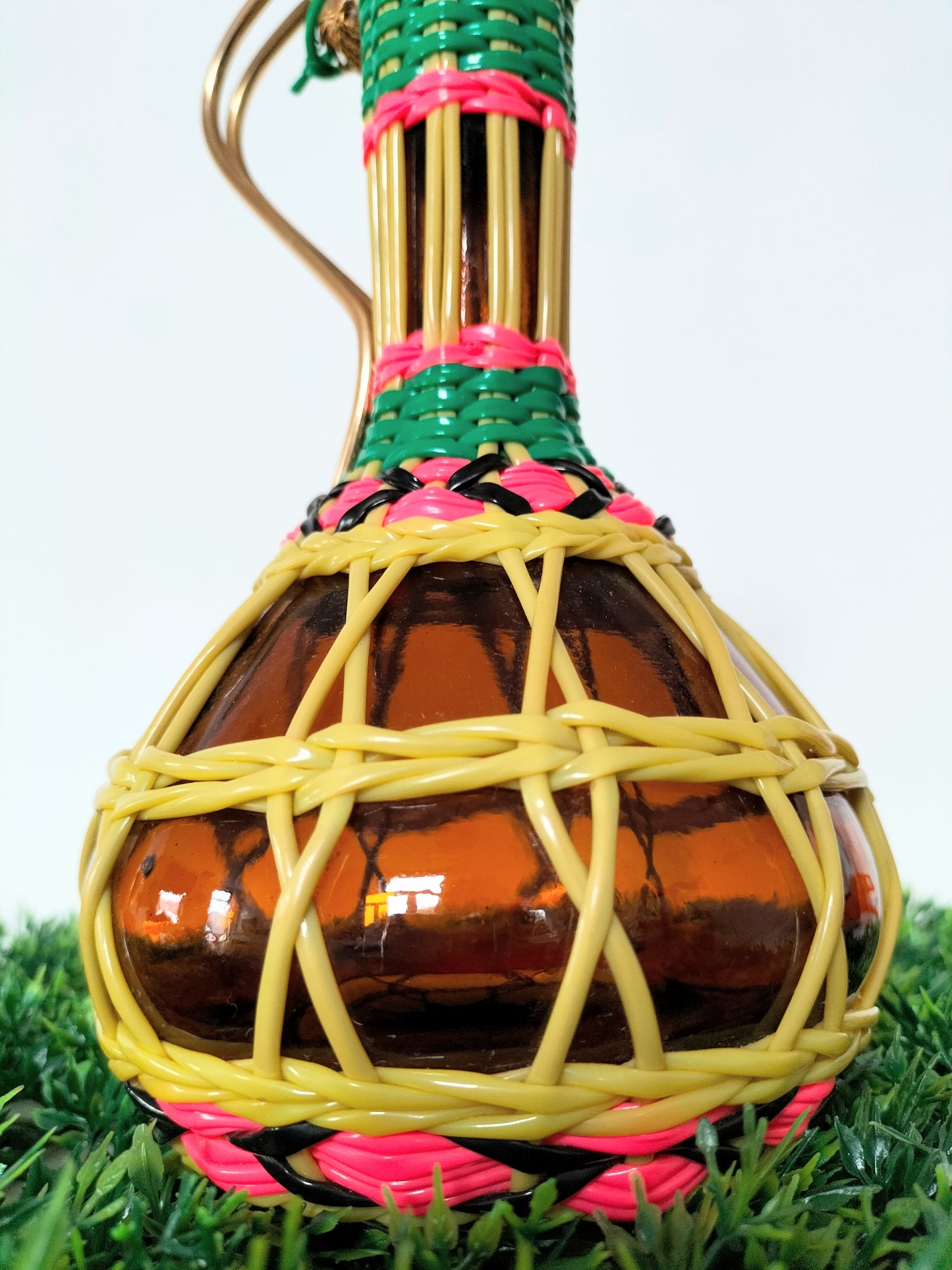 Bouteille fils de scoubidou