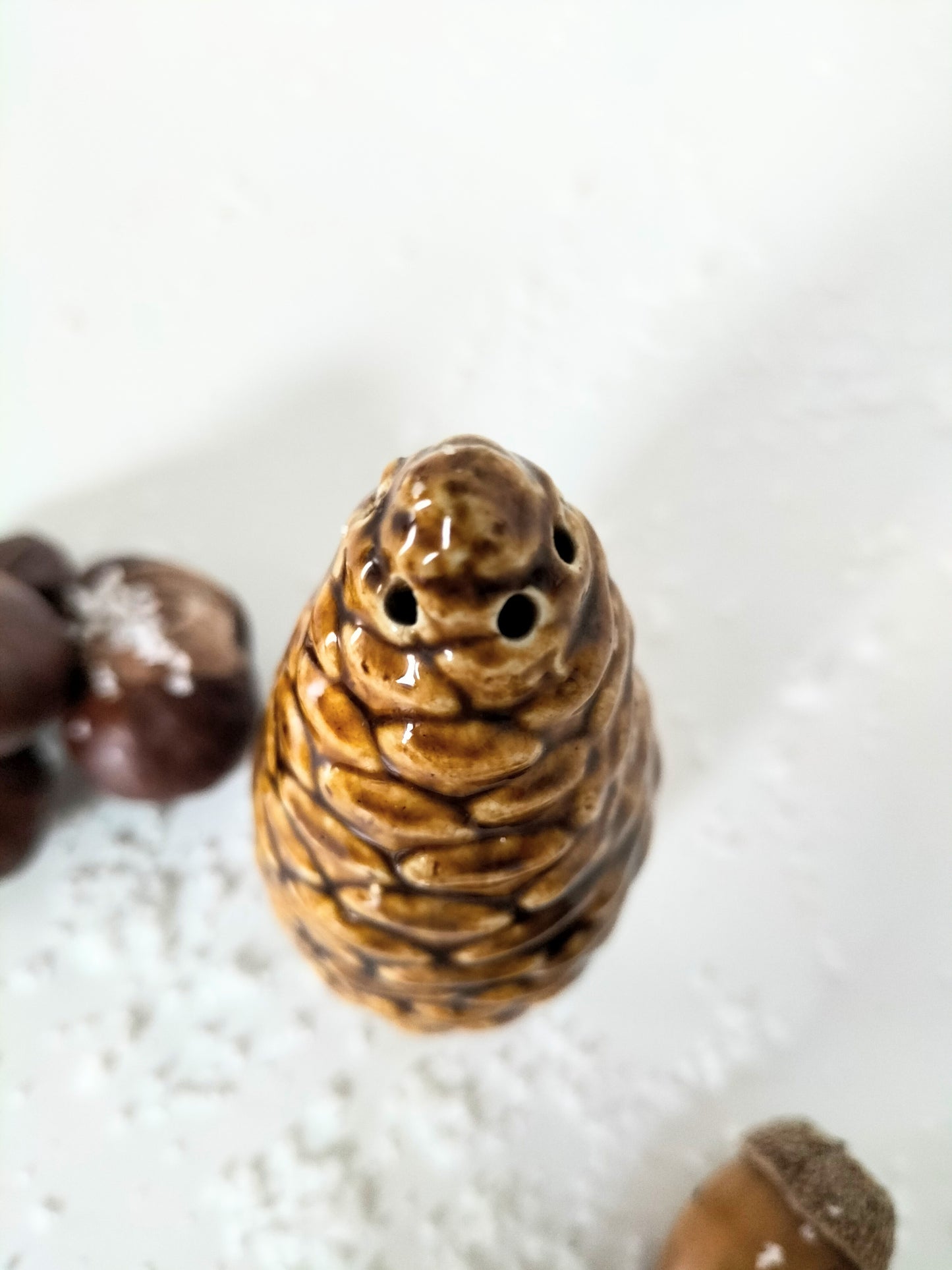 Salière pomme de pin