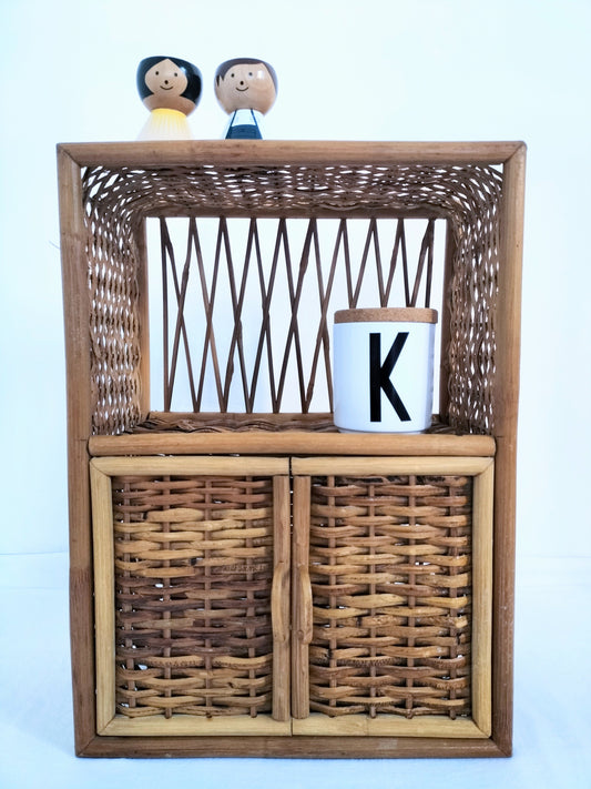 Petit meuble en osier