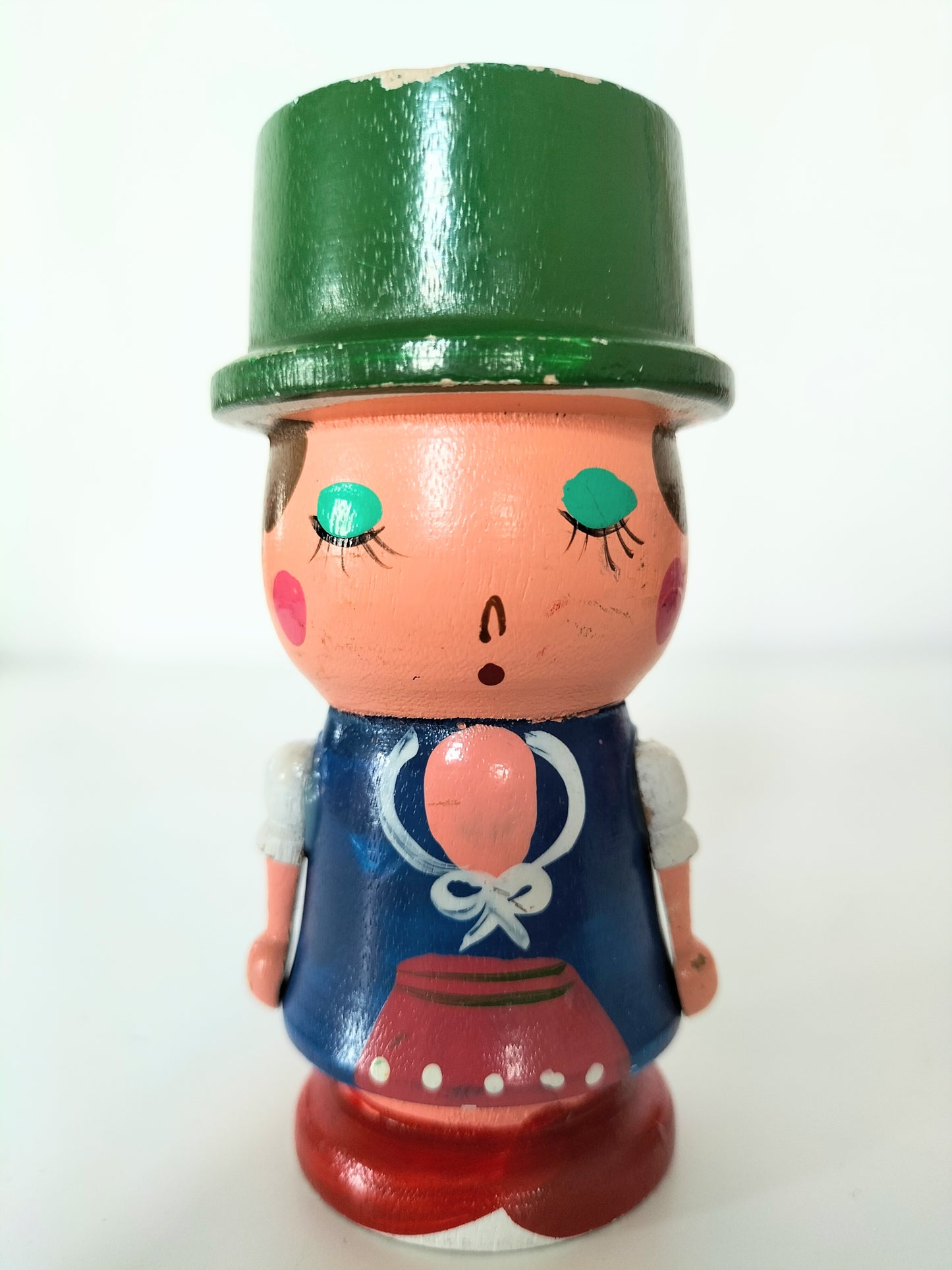 Coquetier personnage en bois