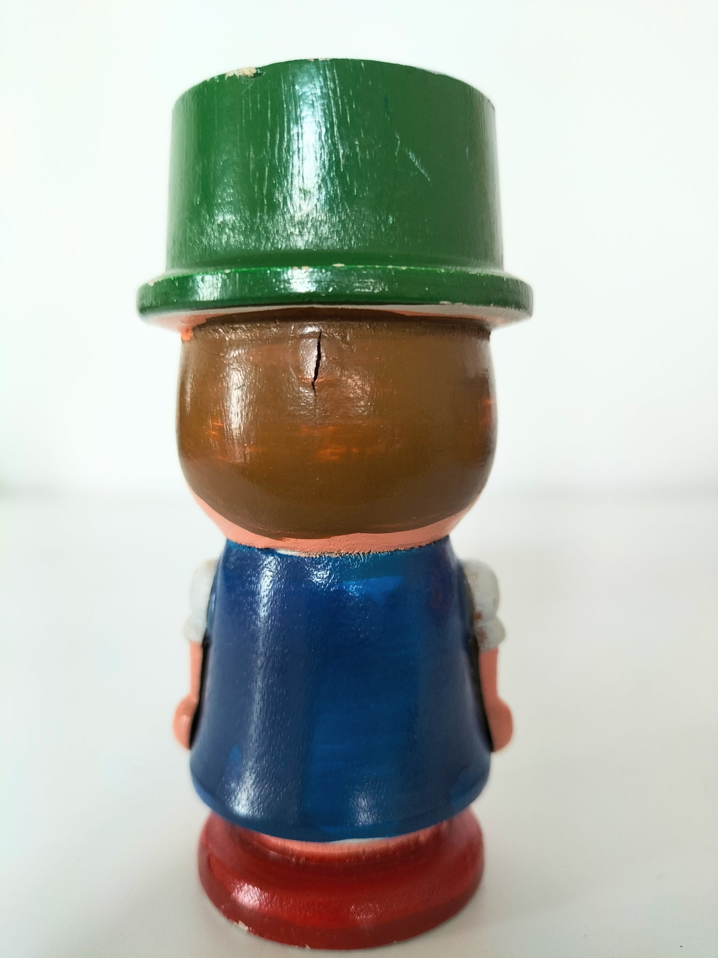Coquetier personnage en bois