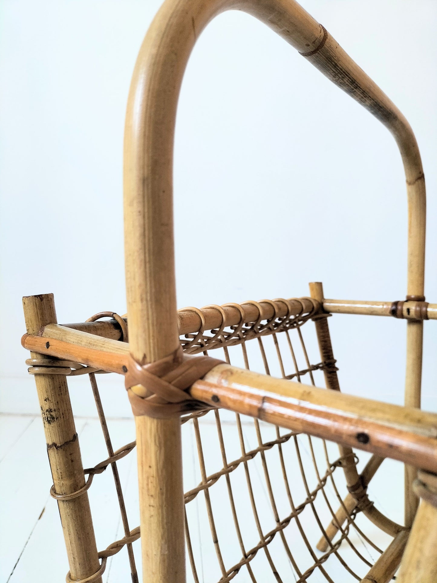 Porte-revues en rotin