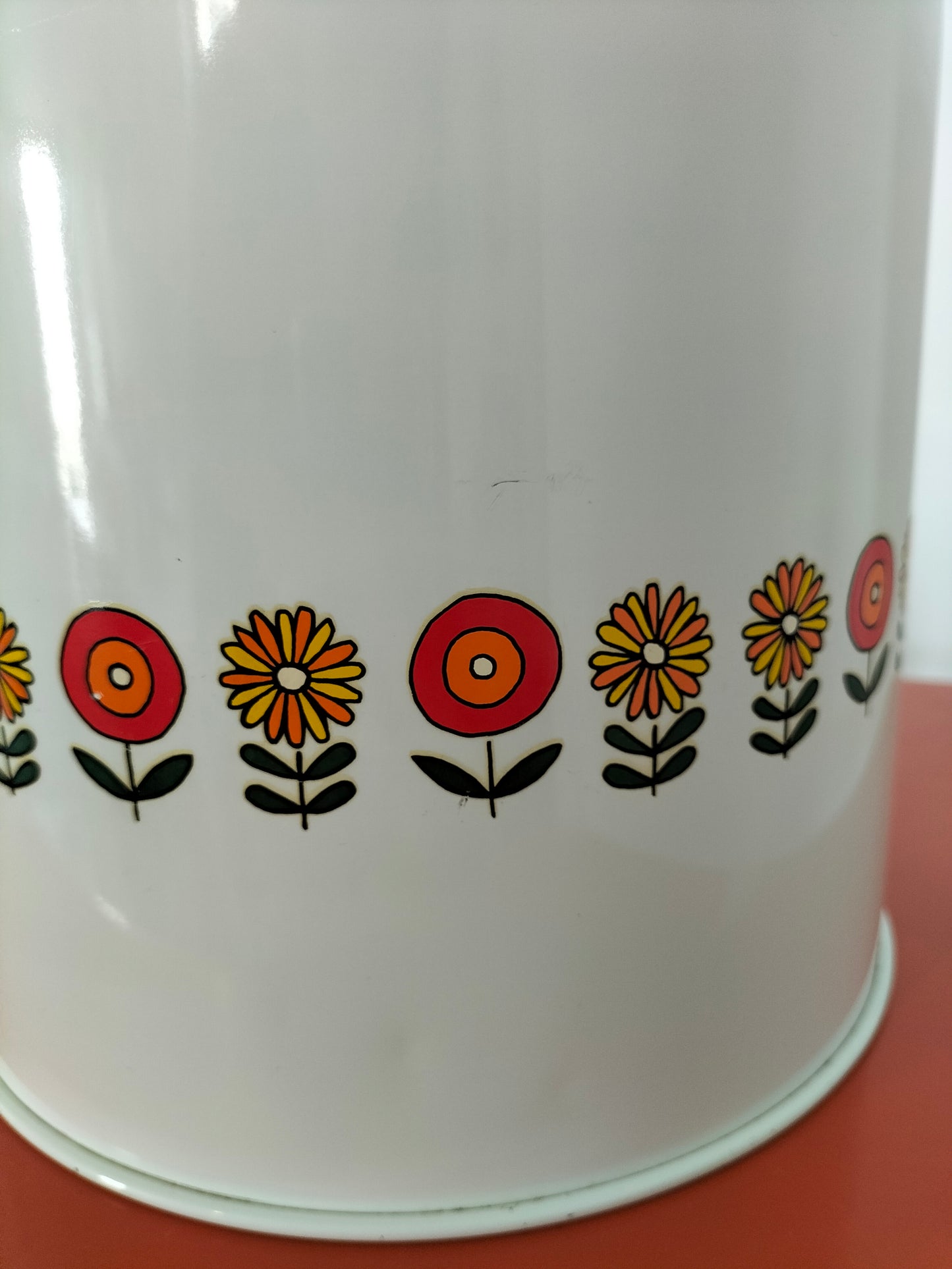 Grande boîte métallique vintage