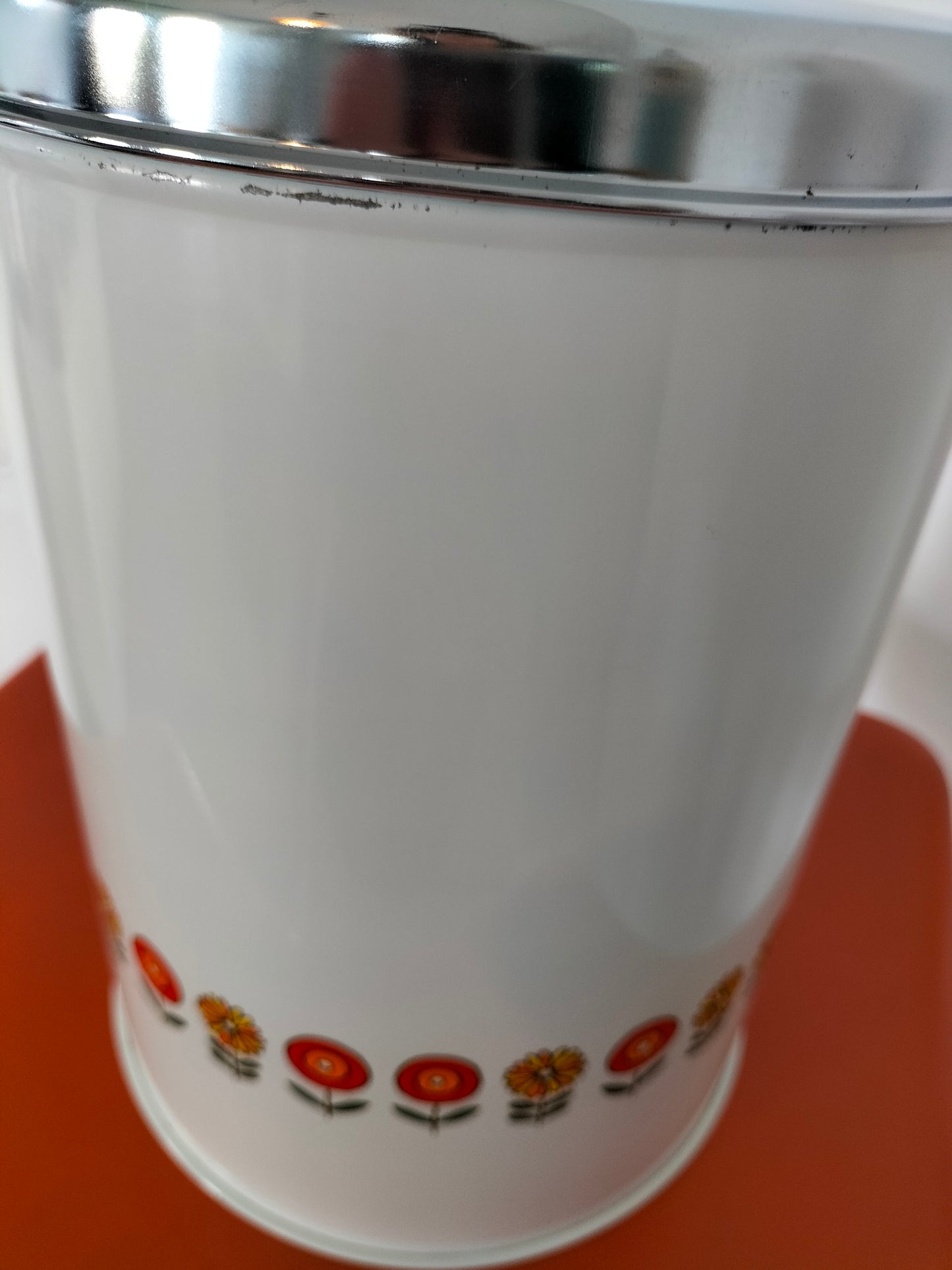 Grande boîte métallique vintage