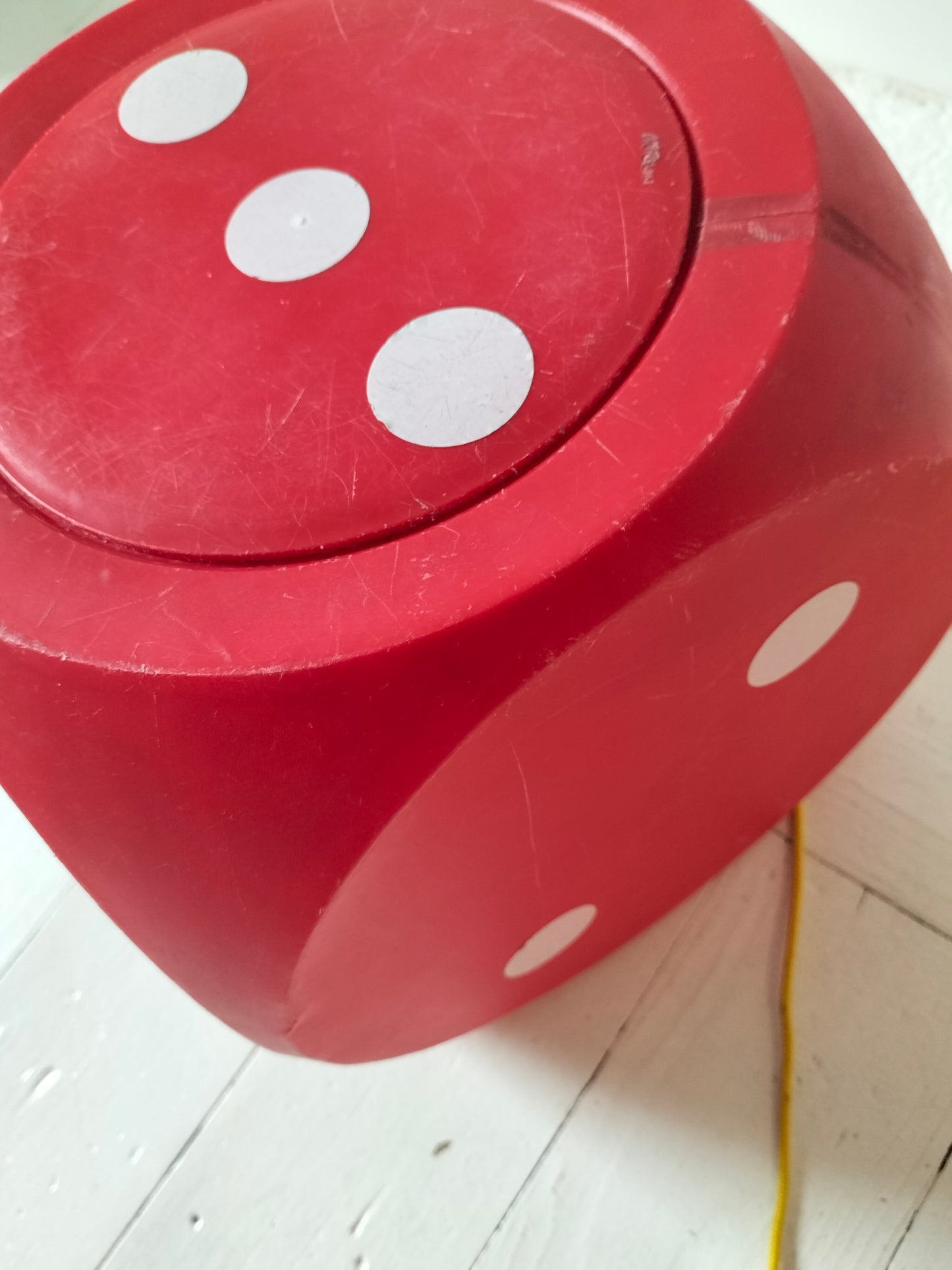 Grosse boîte dé