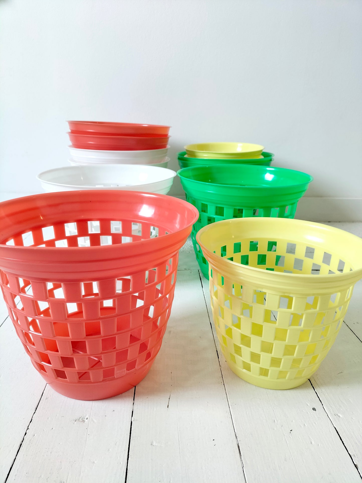 Cache-pot "la guêpe" en plastique au choix