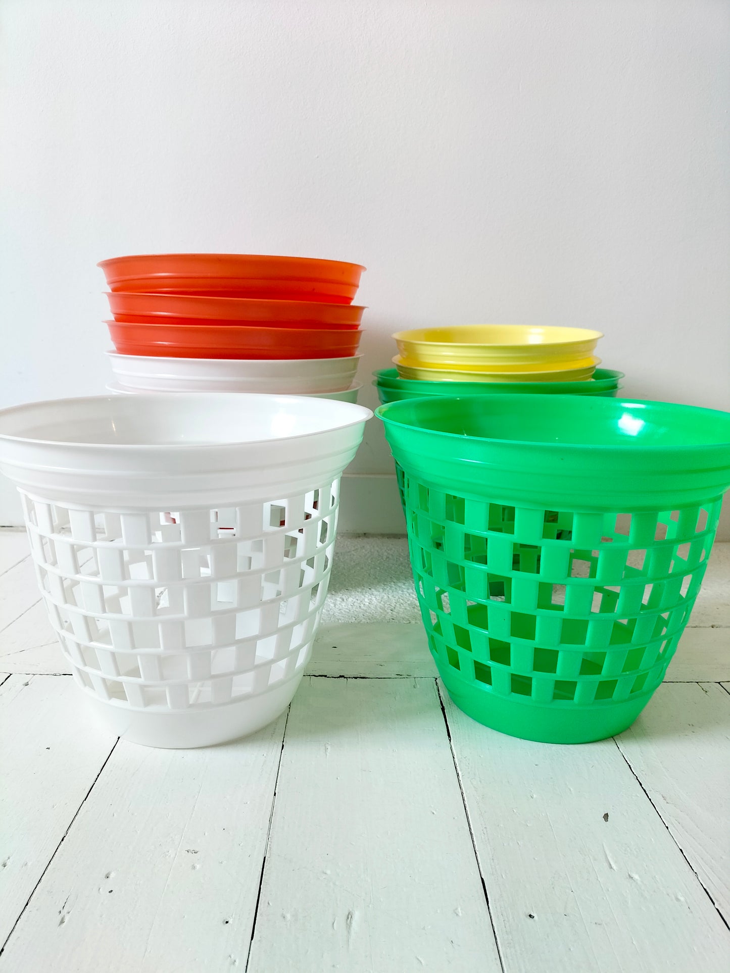 Cache-pot "la guêpe" en plastique au choix