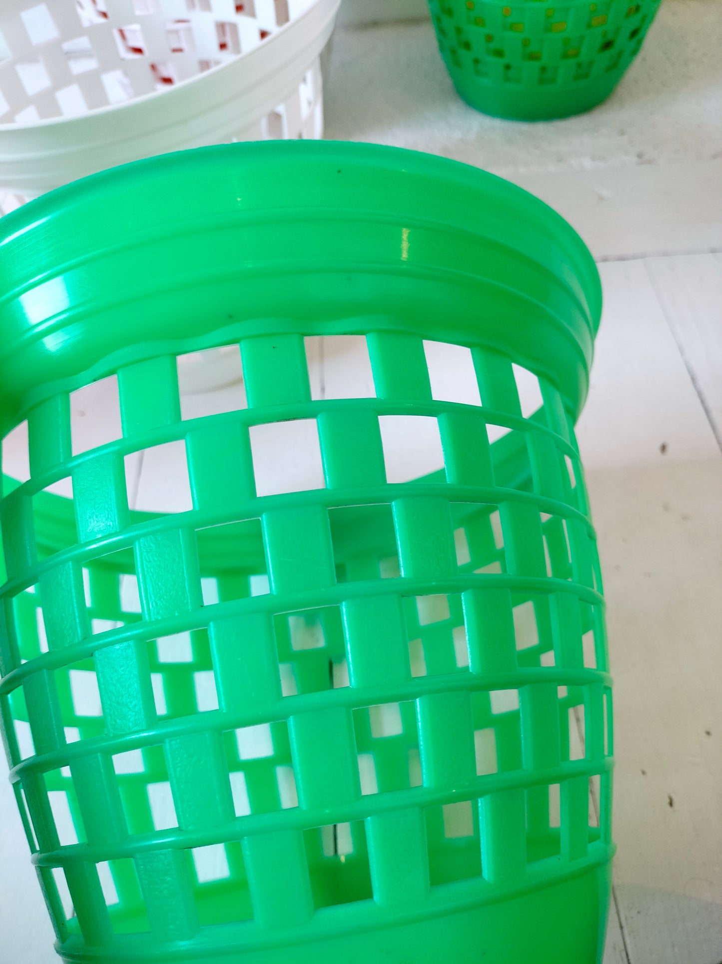 Cache-pot "la guêpe" en plastique au choix