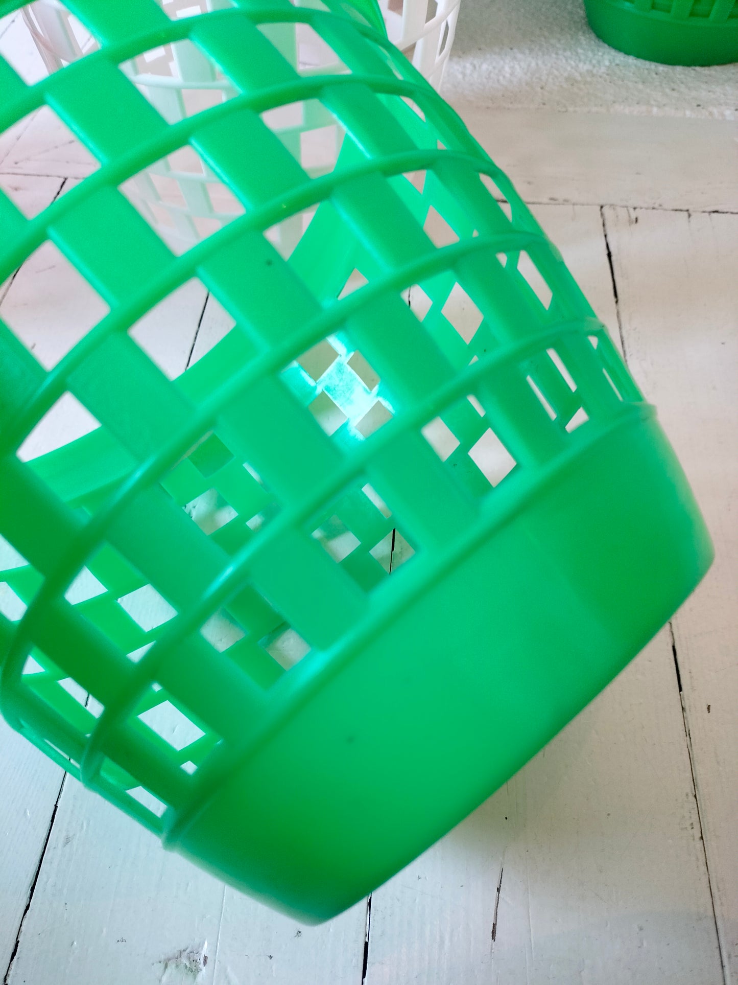 Cache-pot "la guêpe" en plastique au choix