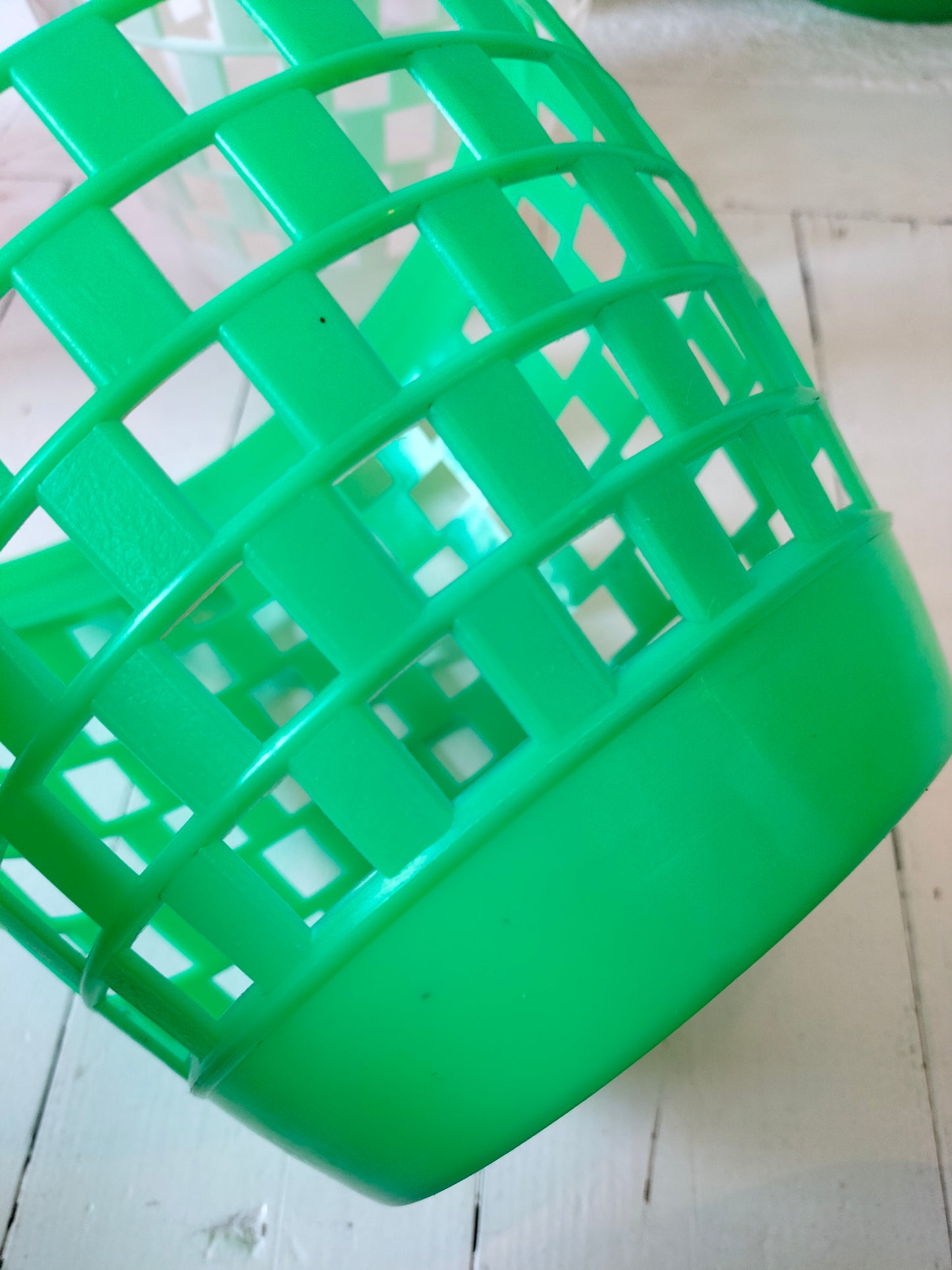 Cache-pot "la guêpe" en plastique au choix