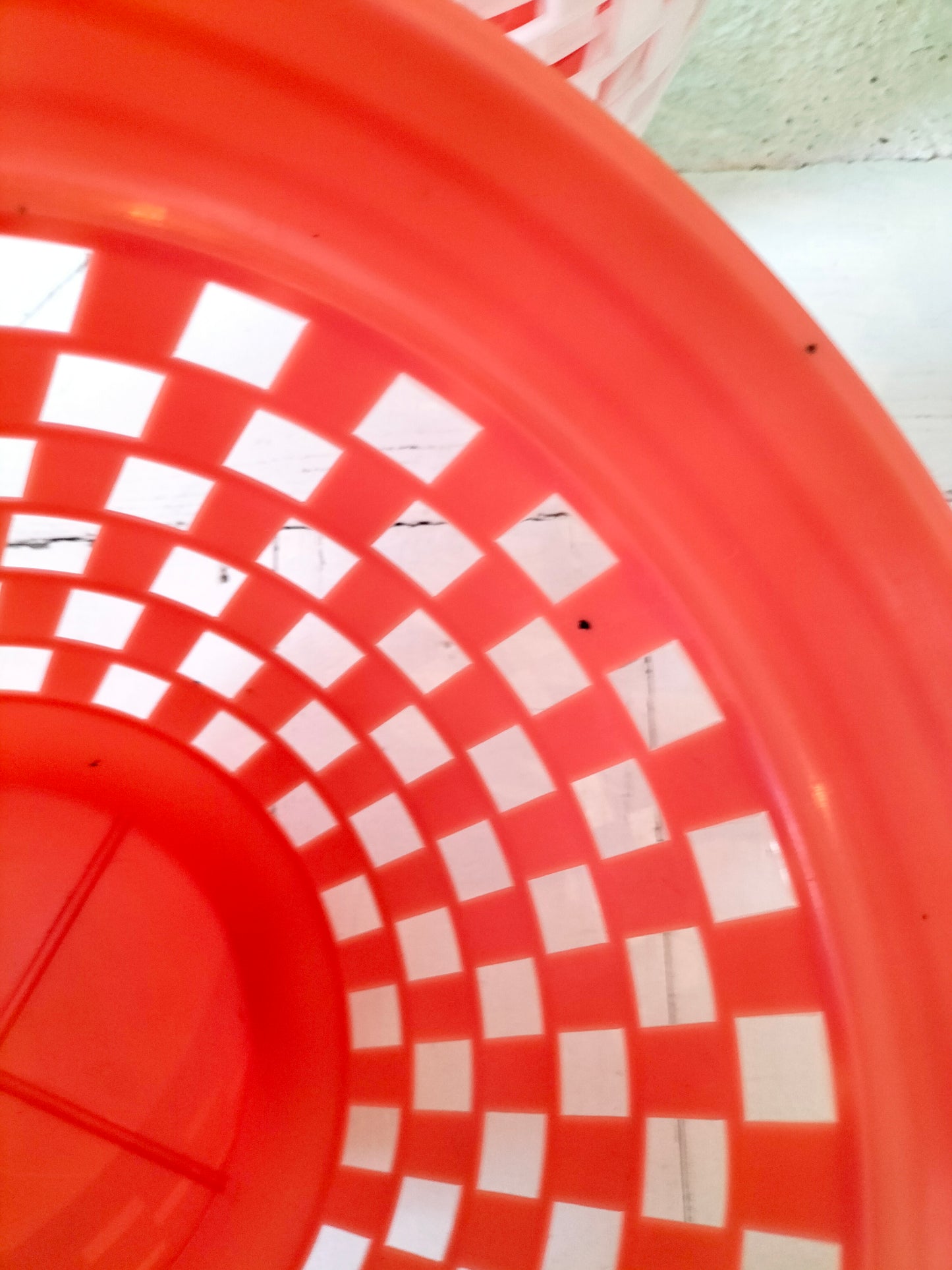 Cache-pot "la guêpe" en plastique au choix