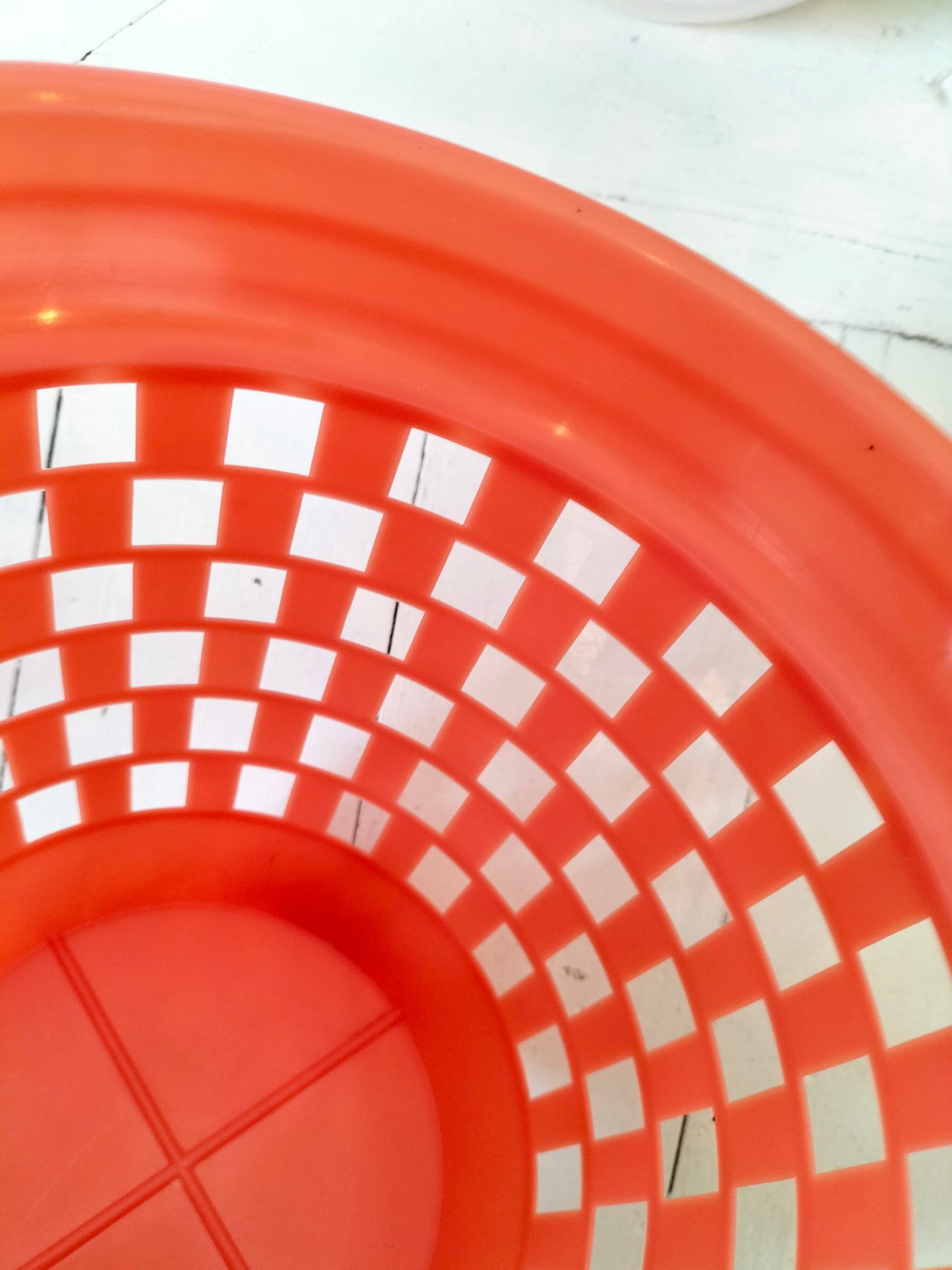 Cache-pot "la guêpe" en plastique au choix
