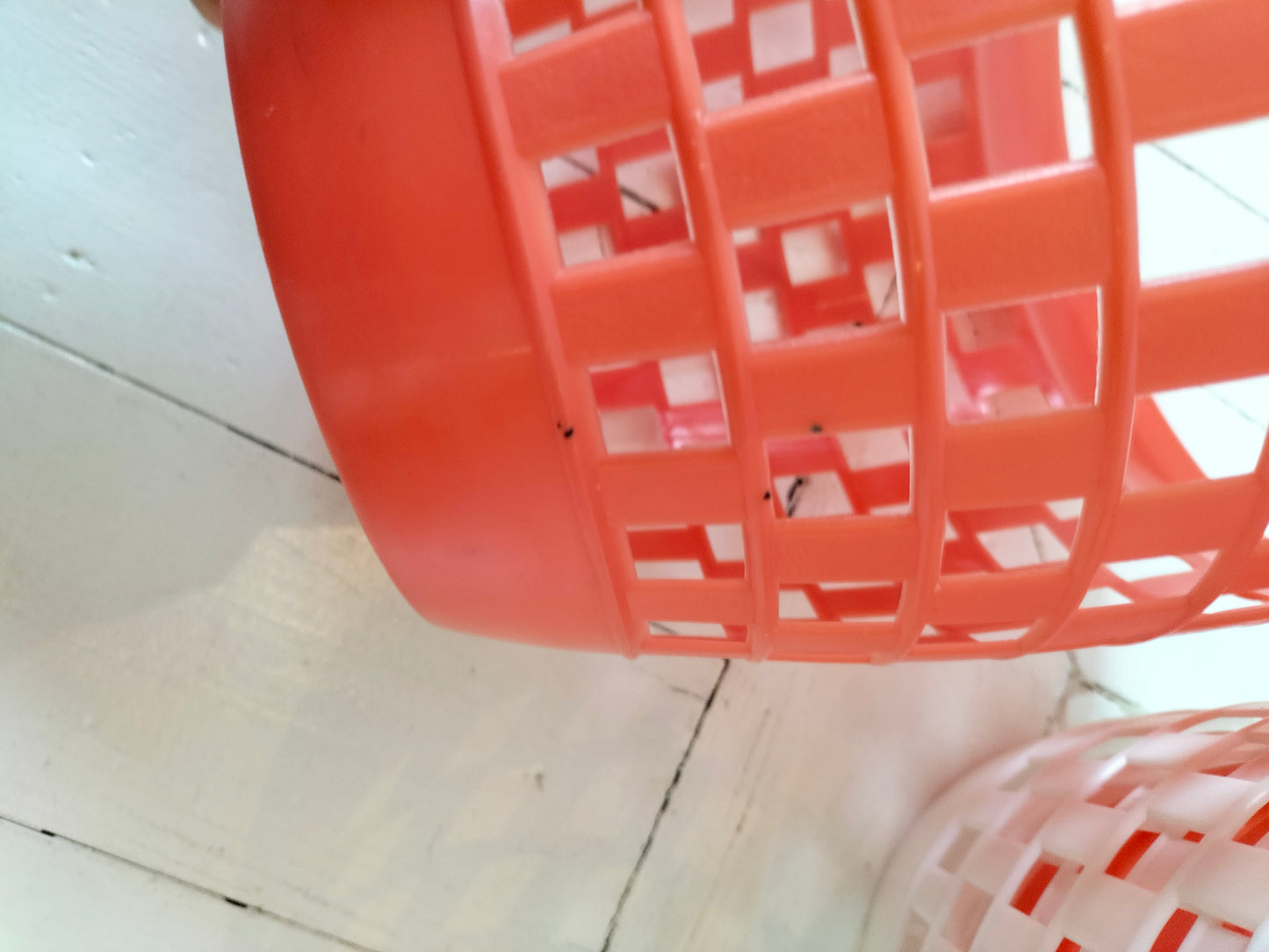 Cache-pot "la guêpe" en plastique au choix