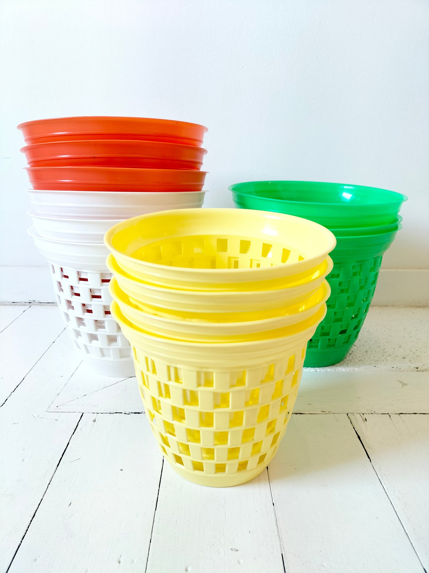 Cache-pot "la guêpe" en plastique au choix