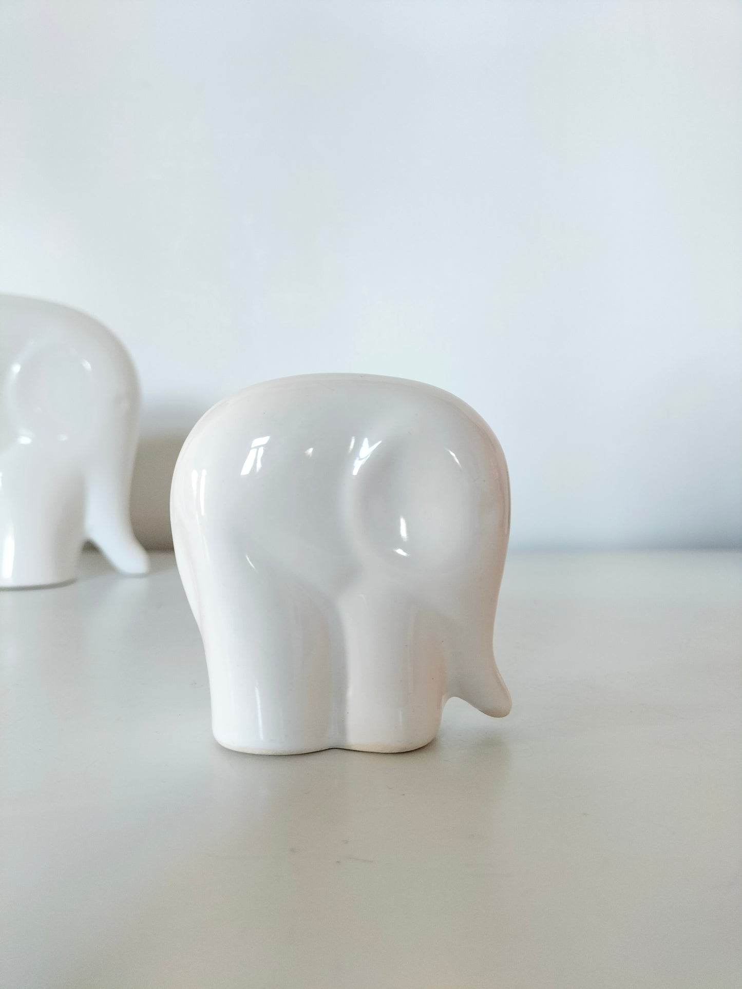Ensemble de 4 éléphants en céramique émaillée