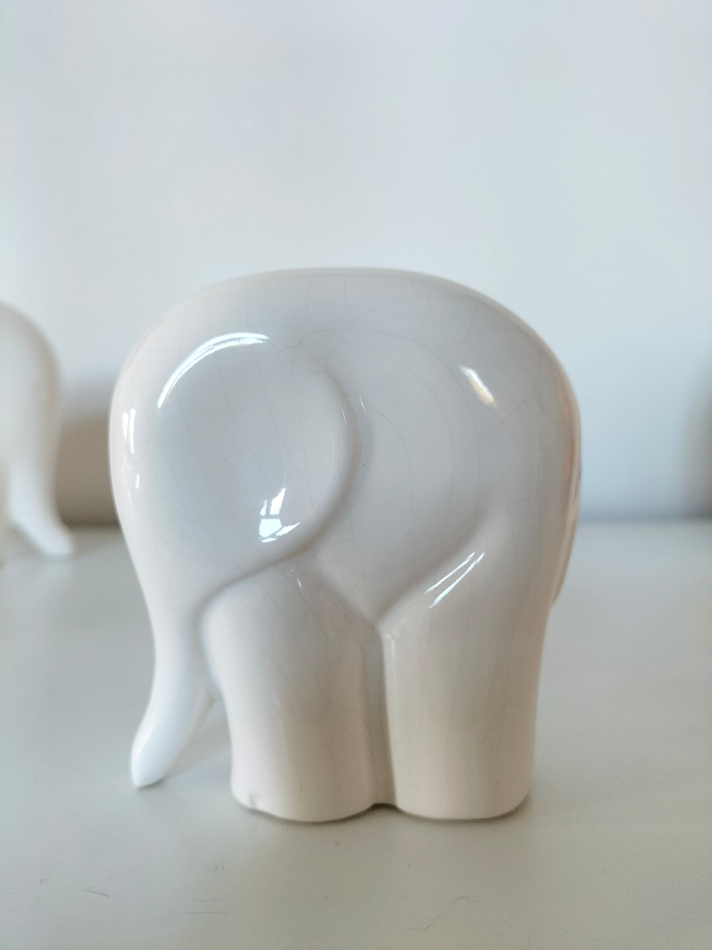 Ensemble de 4 éléphants en céramique émaillée