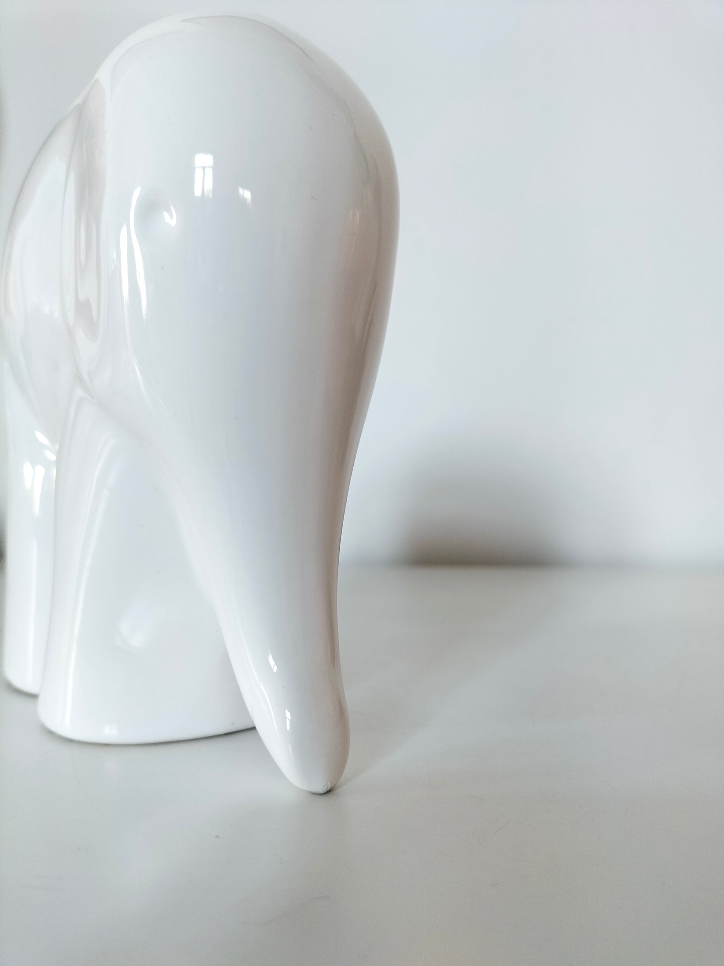 Ensemble de 4 éléphants en céramique émaillée
