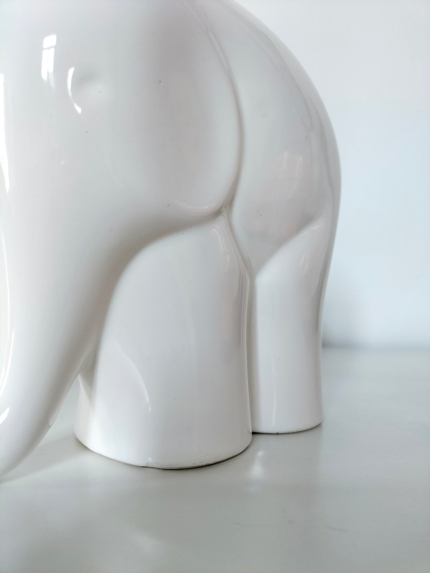 Ensemble de 4 éléphants en céramique émaillée