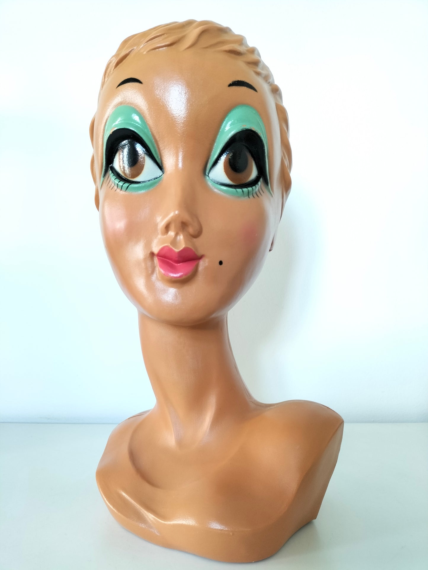 Tête à chapeau Twiggy Lesley Hornby