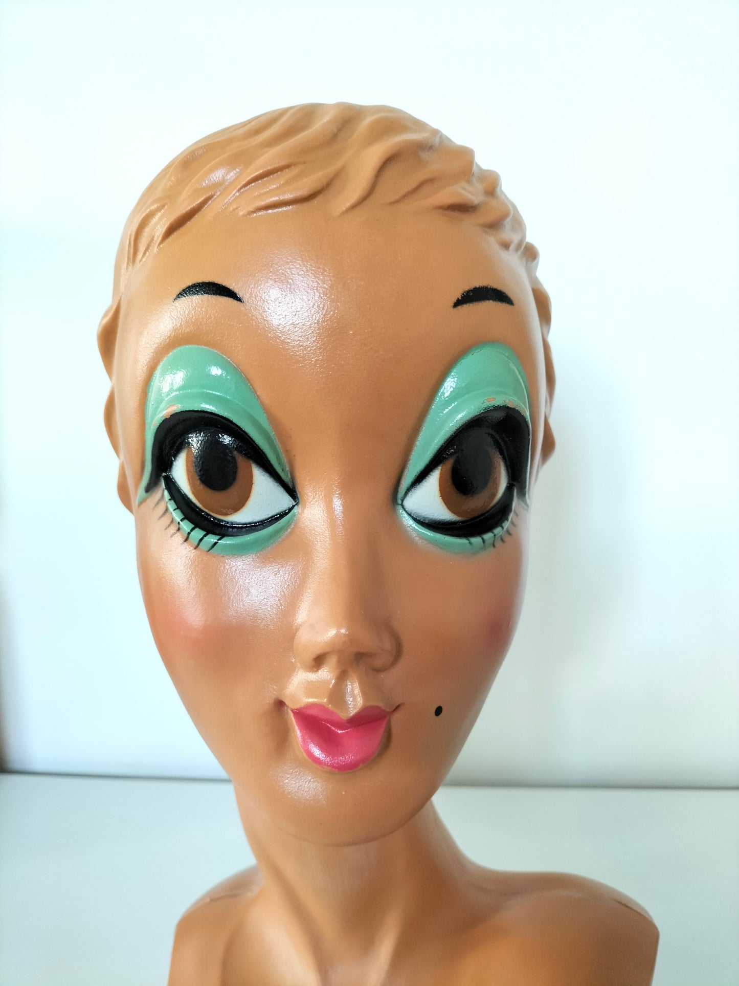 Tête à chapeau Twiggy Lesley Hornby