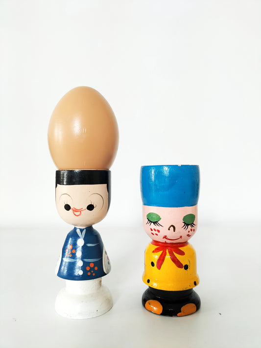 Coquetier personnage en bois