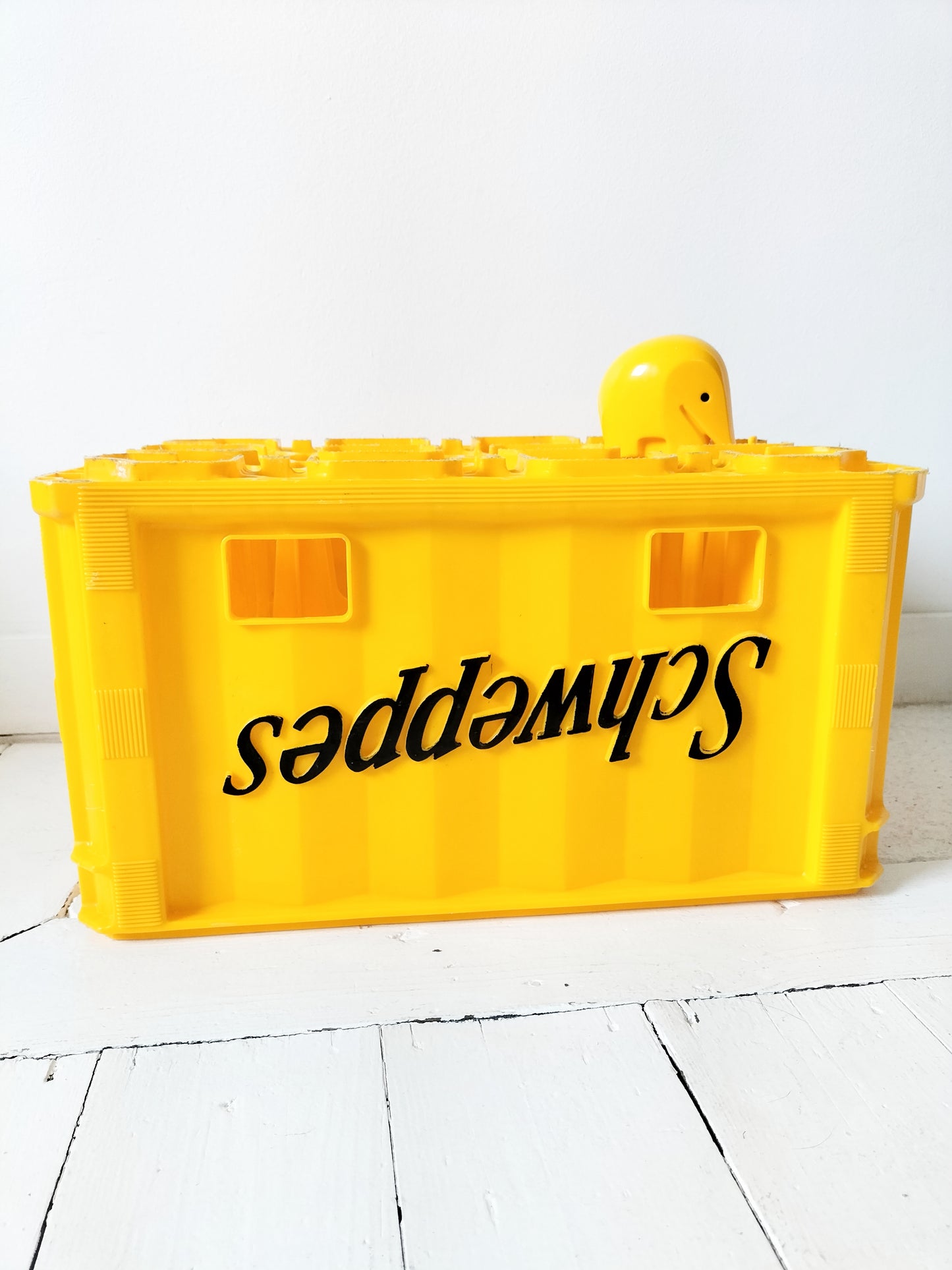 Casier Schweppes