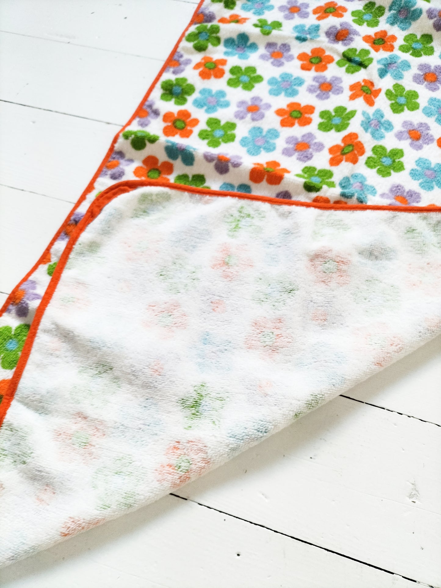 Set de bain : deux serviettes et un gant de toilette