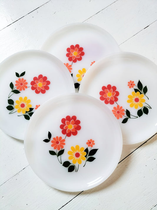 4 assiettes à dessert Arcopal fleurs