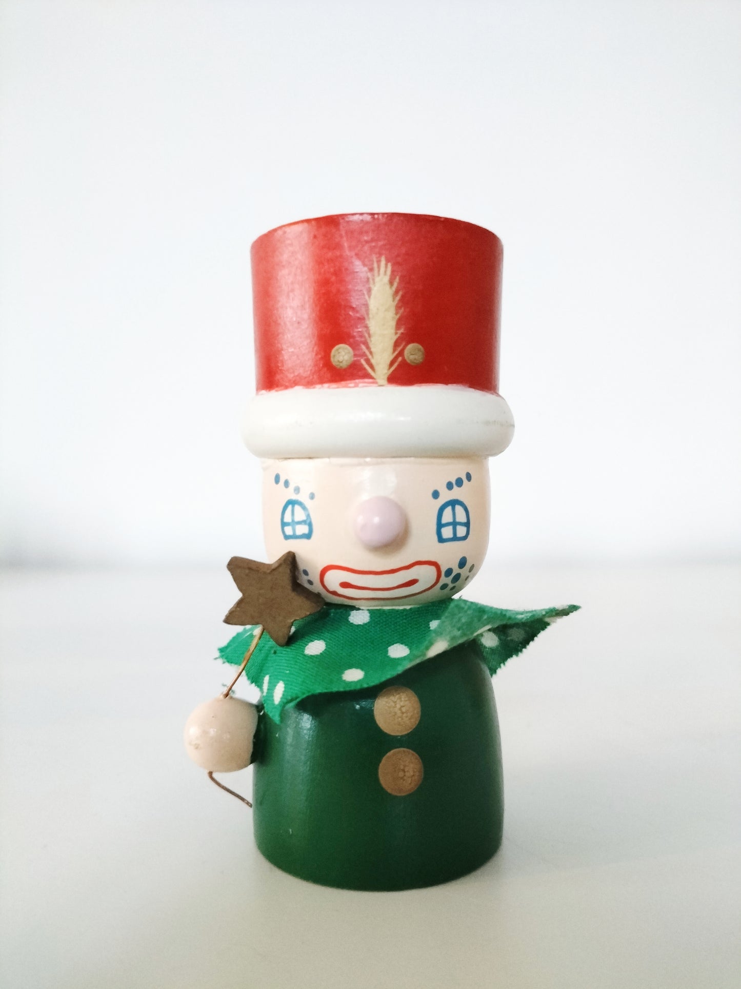 Coquetier personnage en bois au choix