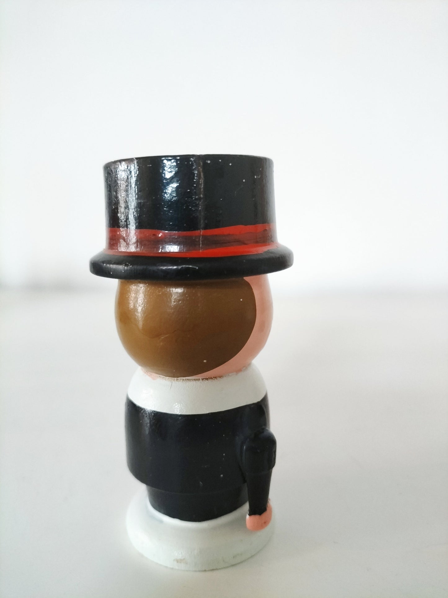 Coquetier personnage en bois au choix