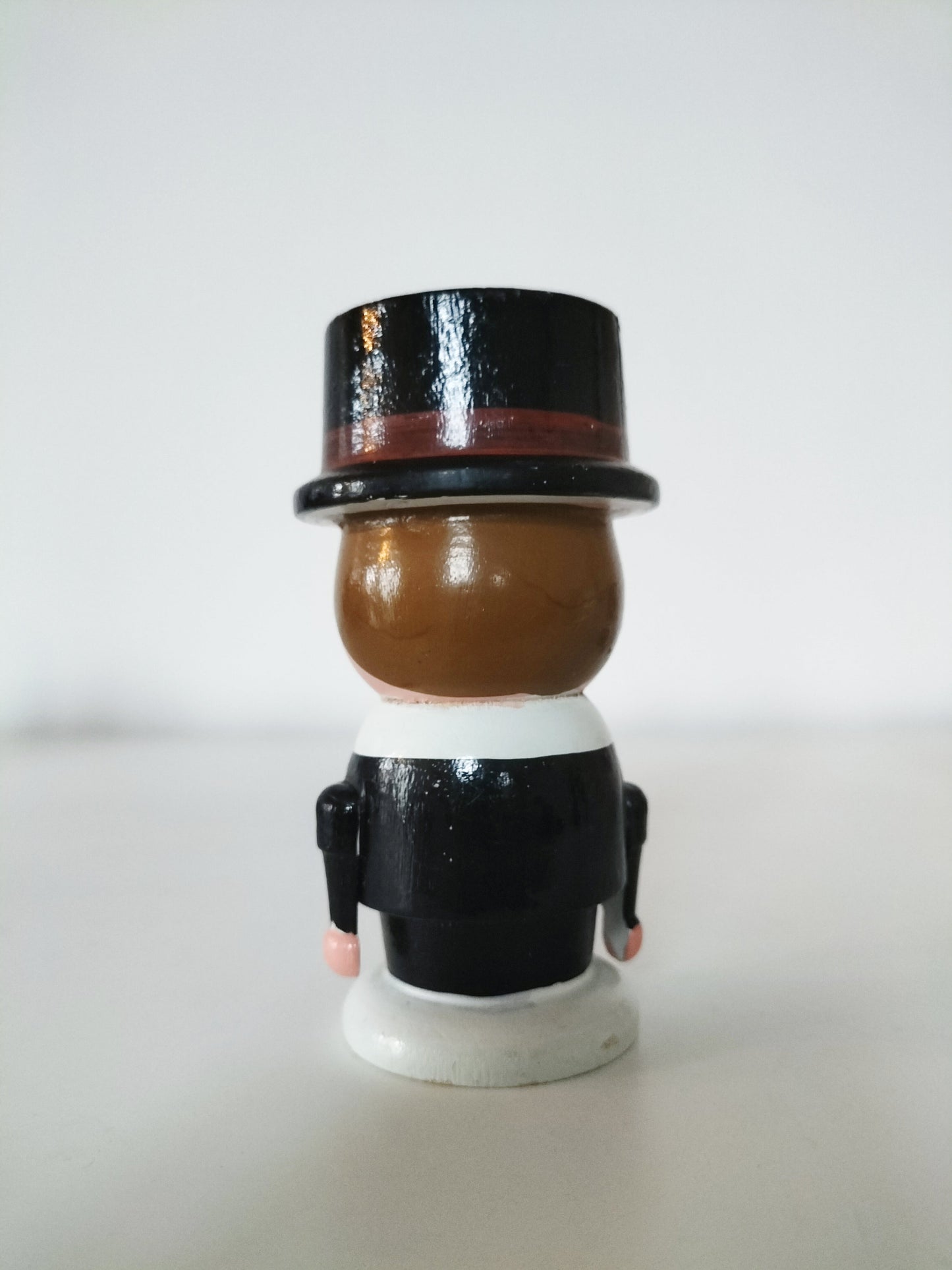 Coquetier personnage en bois au choix