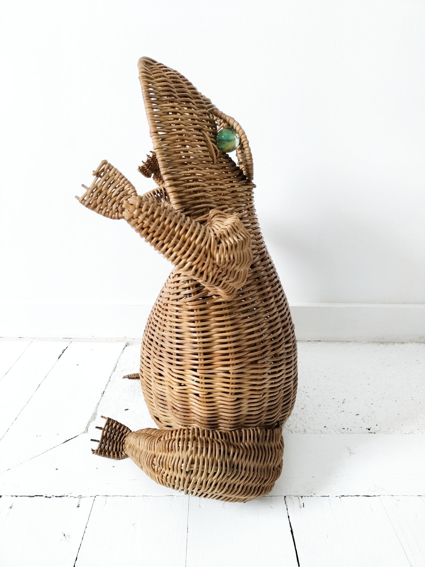 Porte-revues/ panier grenouille en osier par Olivier Cajan