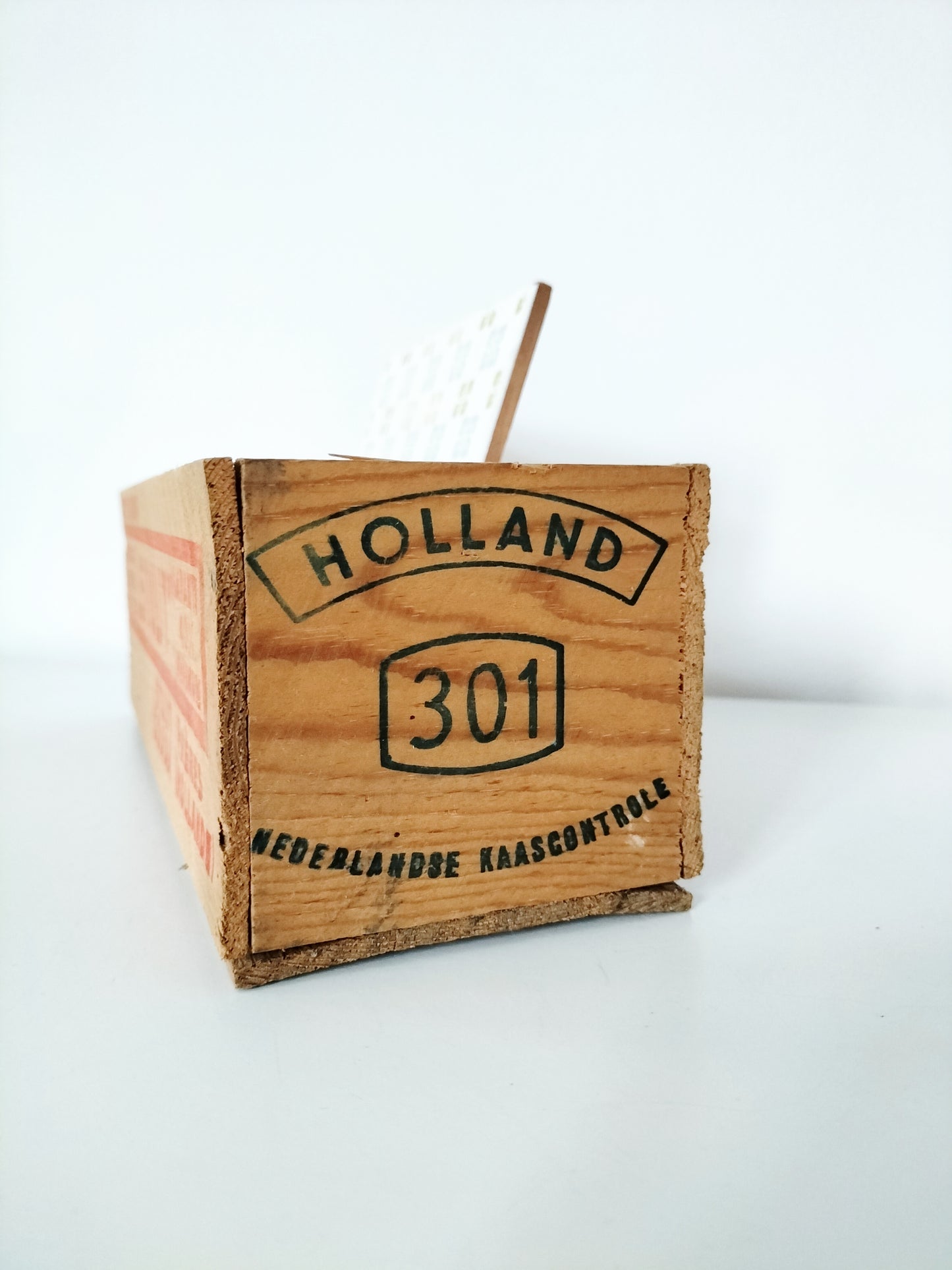 Ancienne boîte à fromage en bois