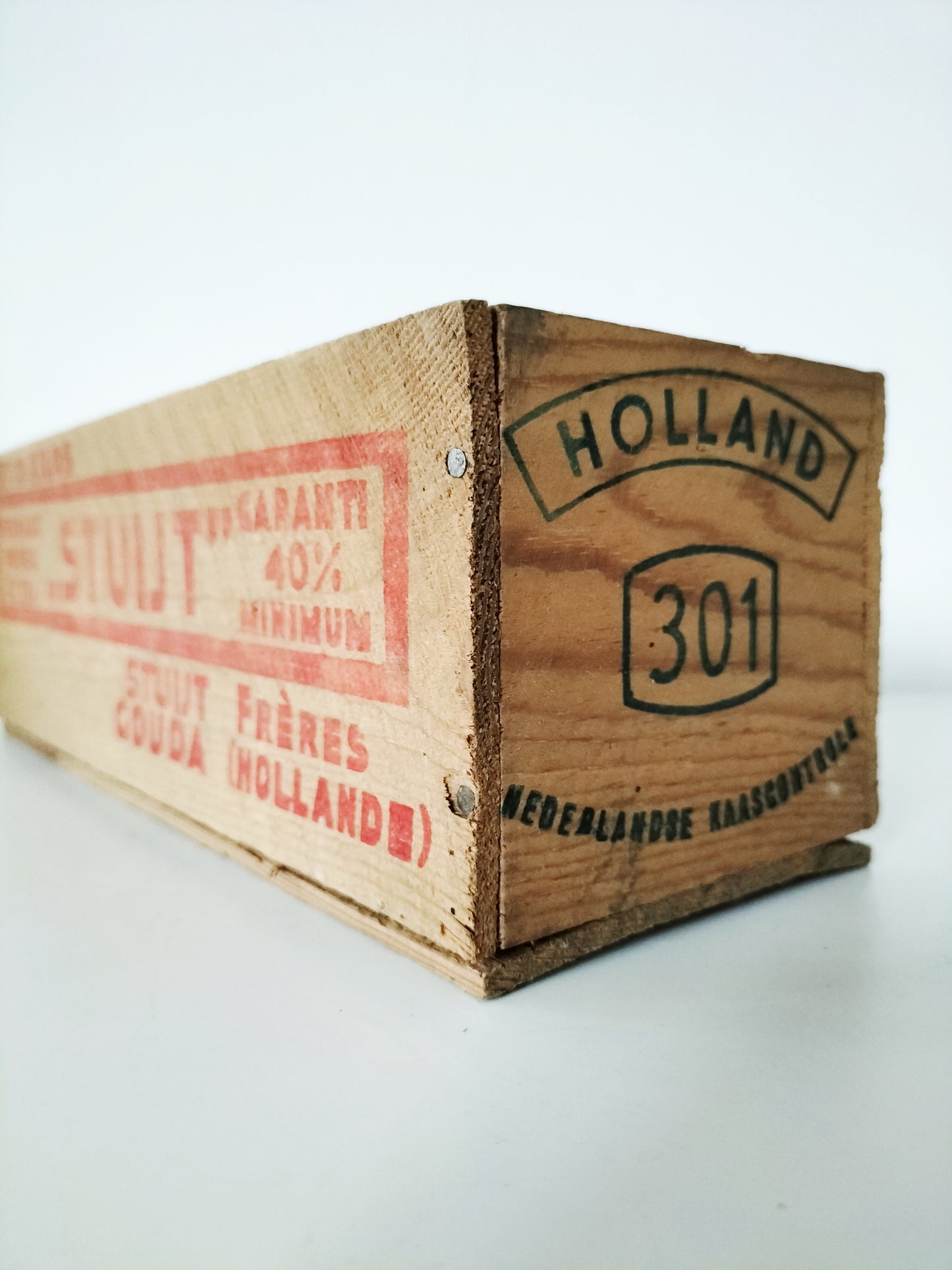 Ancienne boîte à fromage en bois