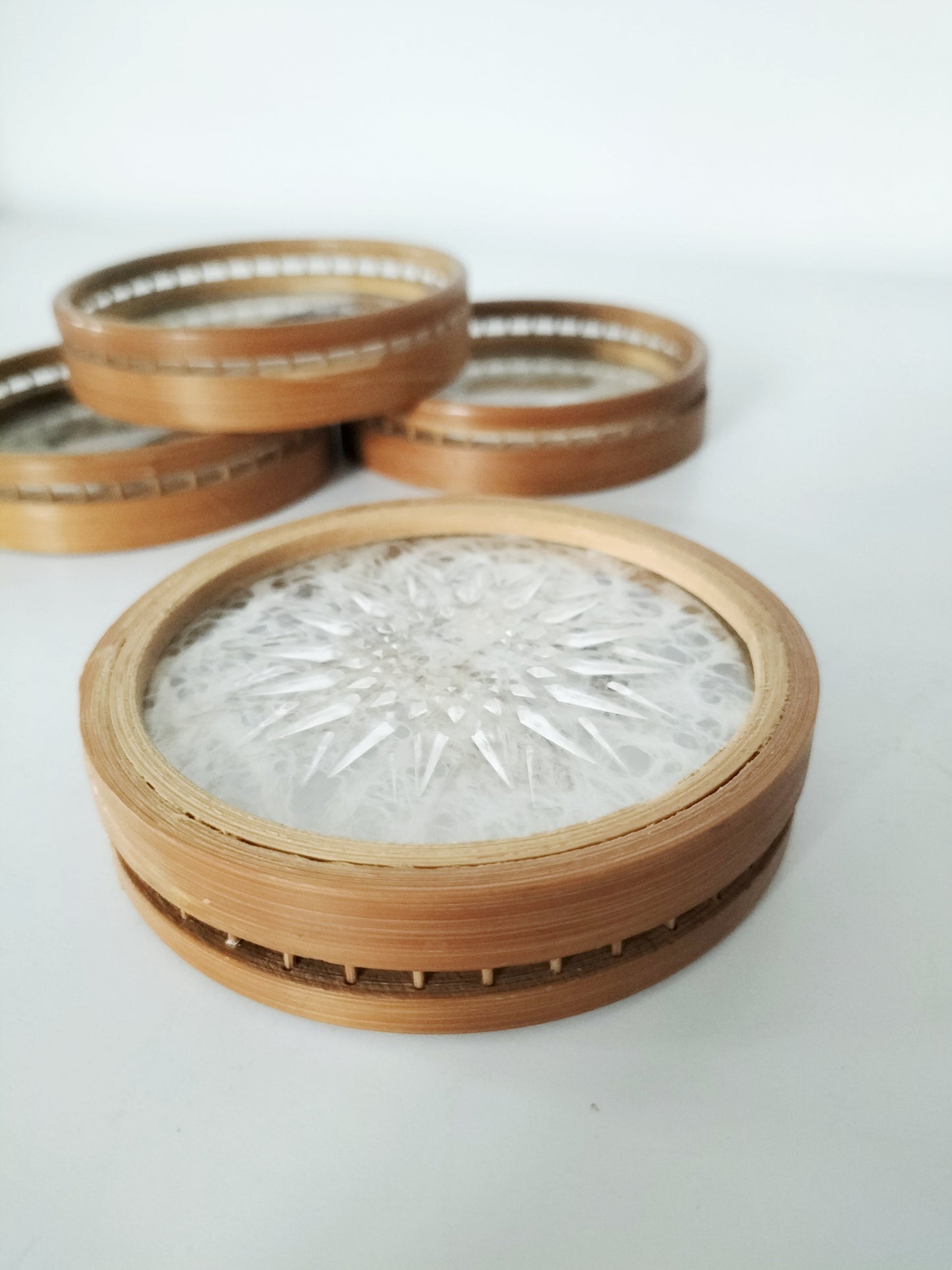 Set de 4 sous-verres bois et rotin papillon
