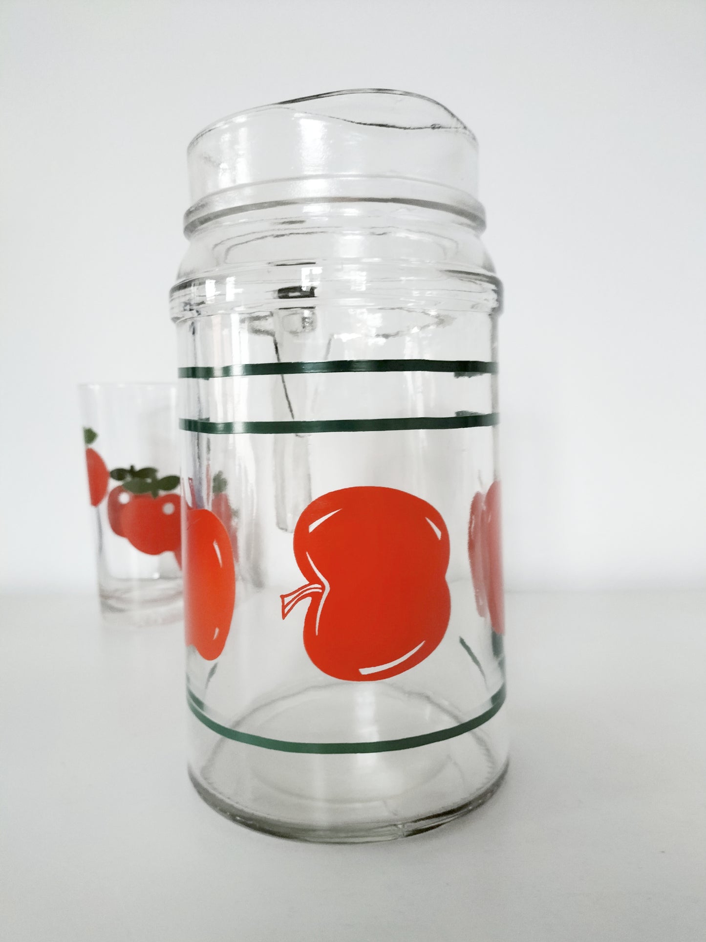 Carafe/ cruche/ pichet pommes en verre
