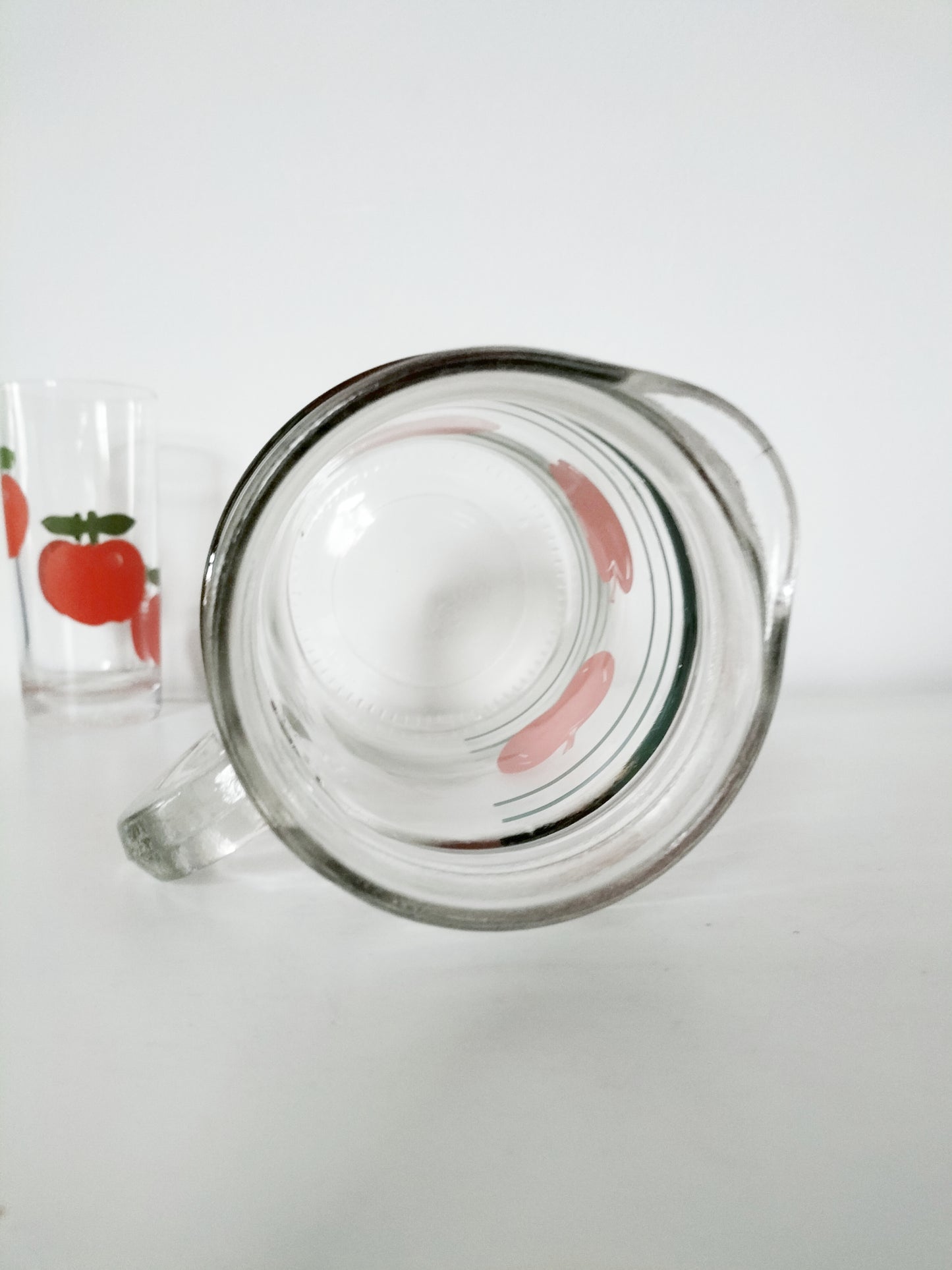 Carafe/ cruche/ pichet pommes en verre