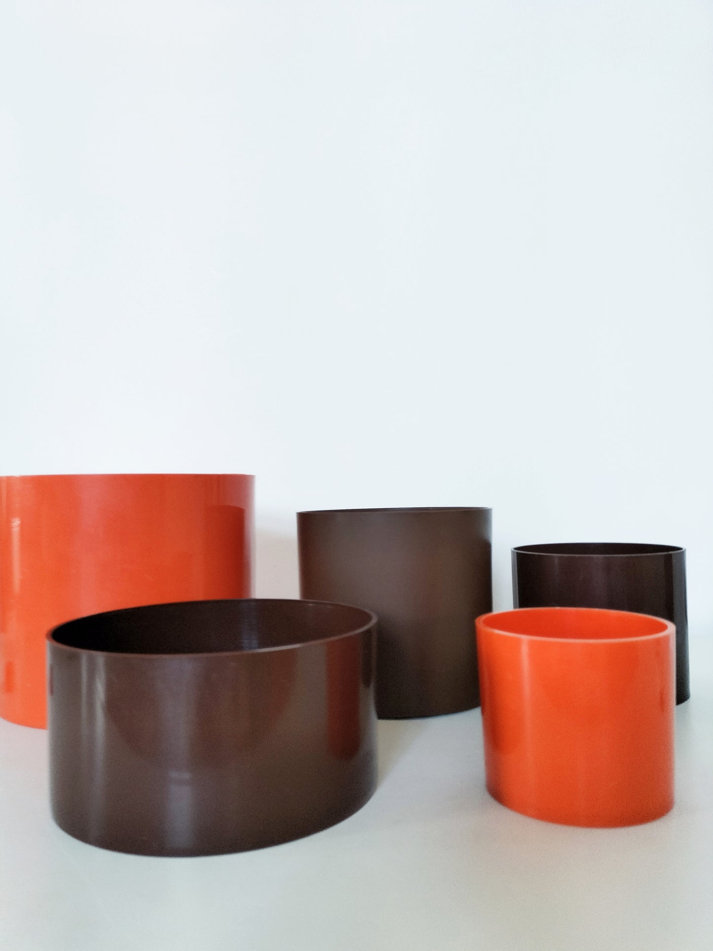 Ensemble de 5 cache-pots en plastique